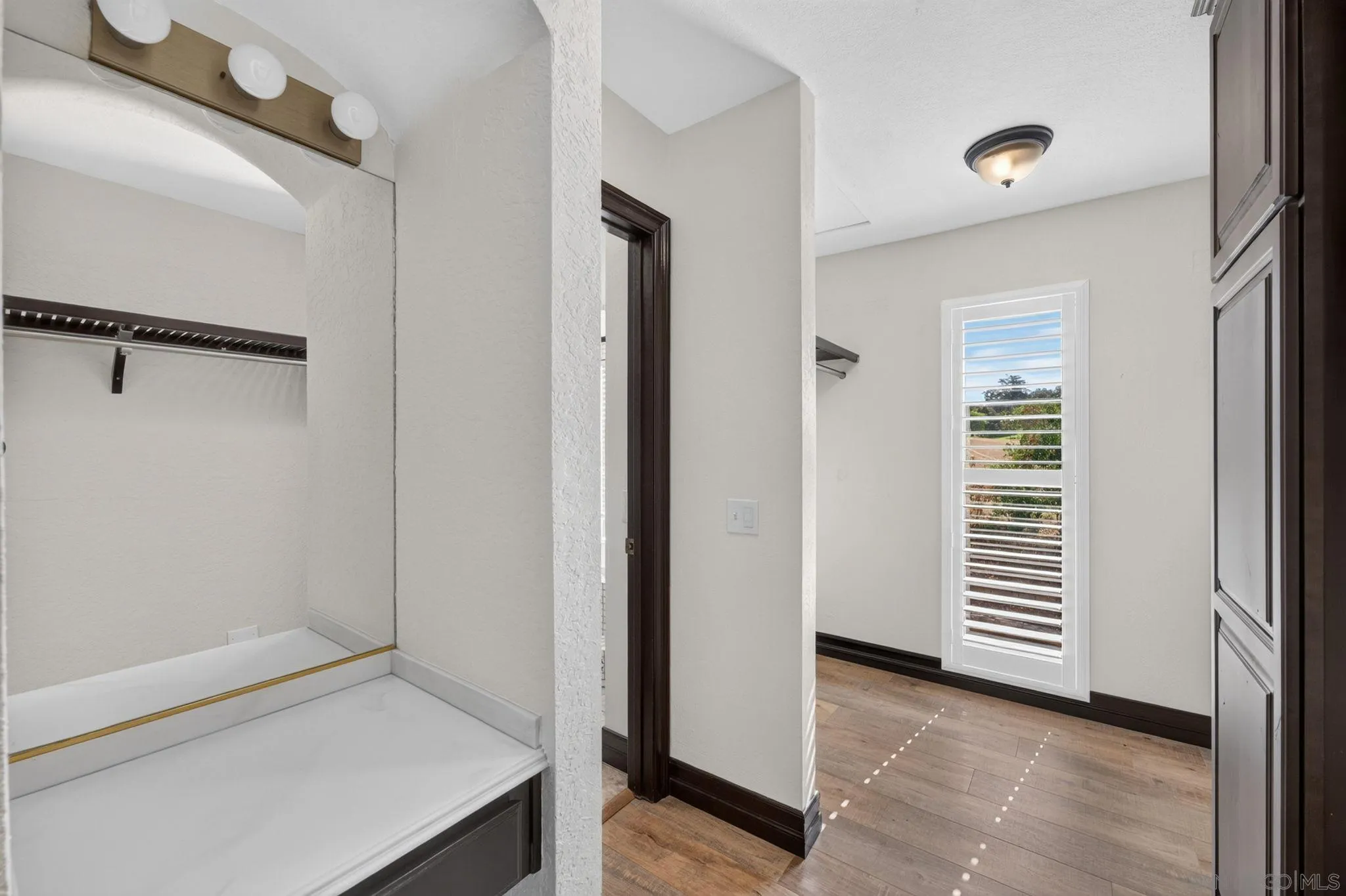 https://cdn.realtyfeed.com/cdn/127/260024340/c391bbc19f460110bbbf3f93b137a5e9.webp