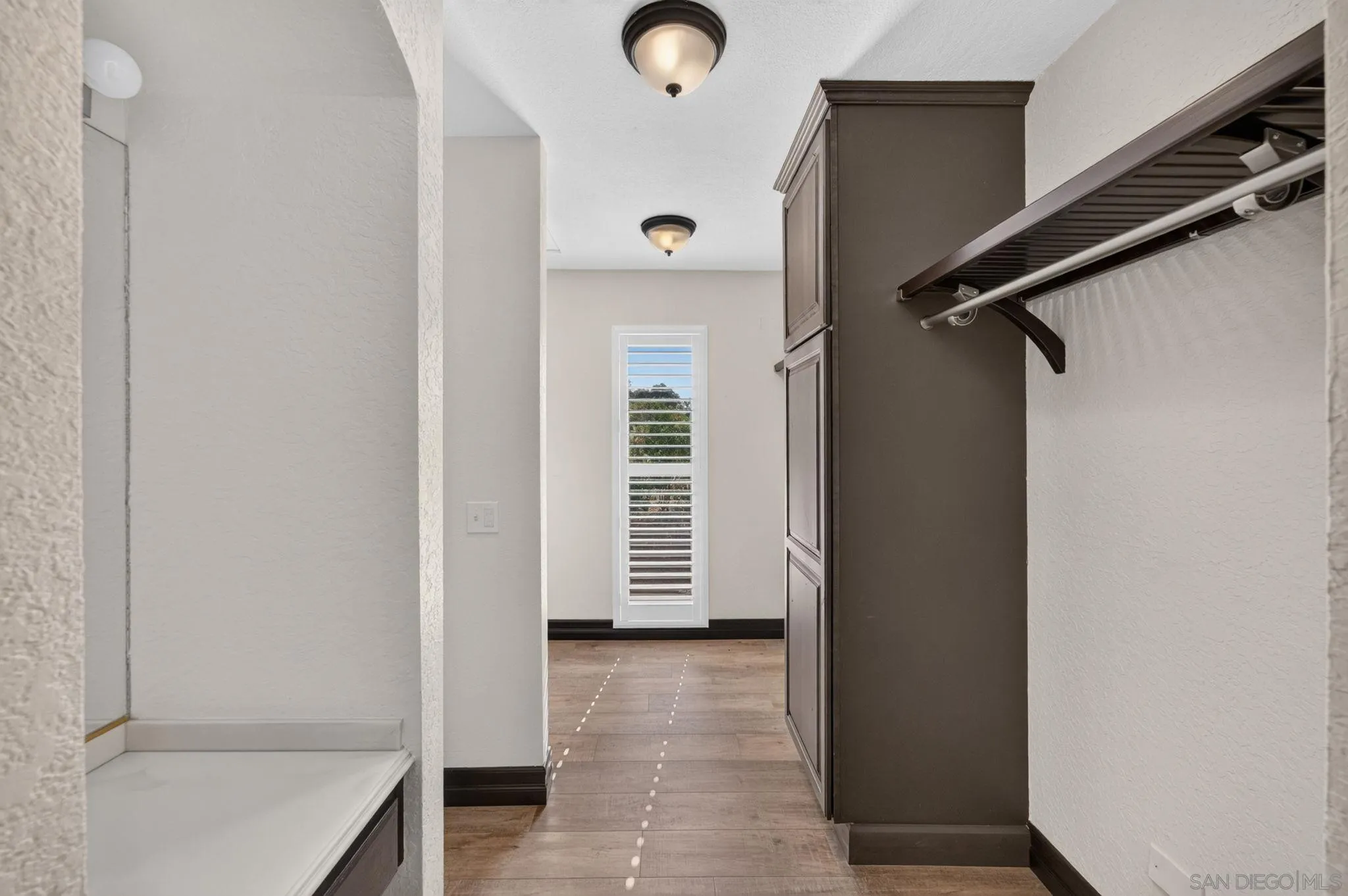 https://cdn.realtyfeed.com/cdn/127/260024340/e328b2bd4c7226223848be64734539a5.webp