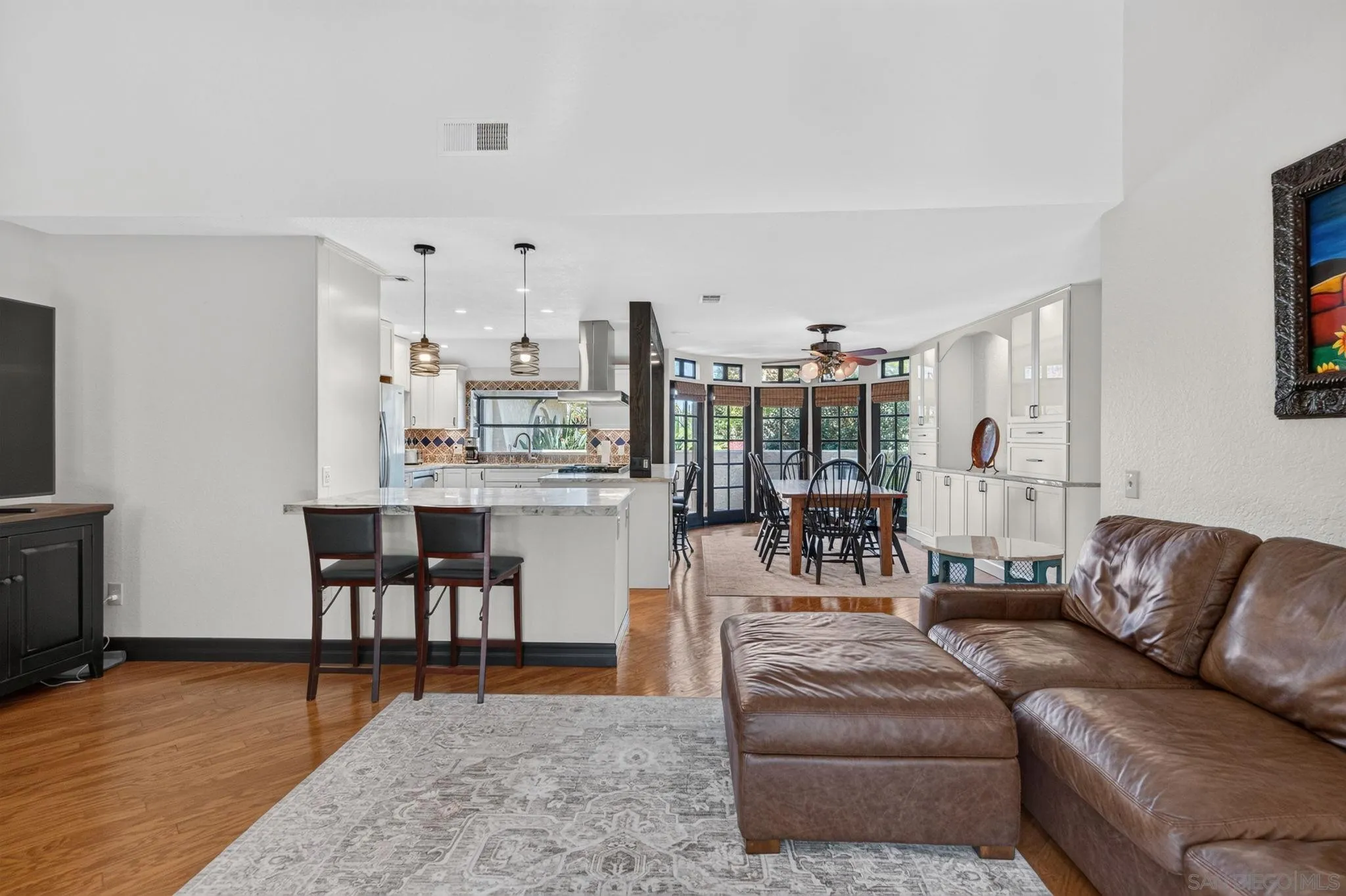 https://cdn.realtyfeed.com/cdn/127/260024340/fe7774a3511bdd98e12af79976ee14f9.webp