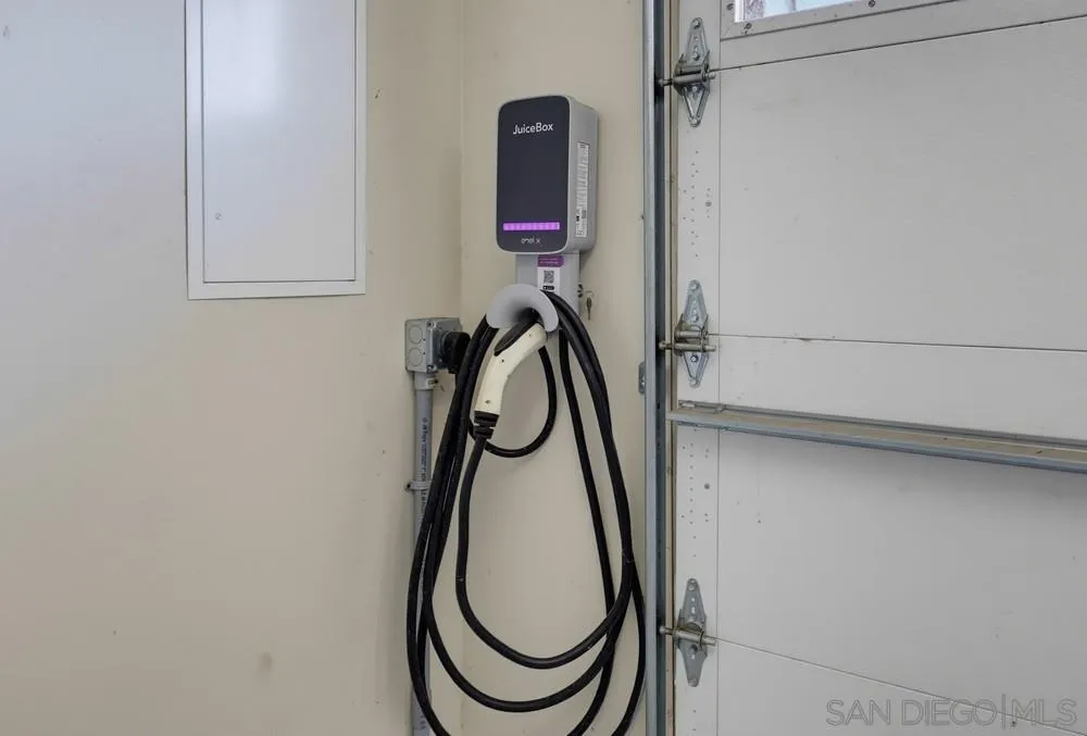 https://cdn.realtyfeed.com/cdn/127/260024343/38c108ab5a08e7d1ab8ce0af7f3a7ac2.webp