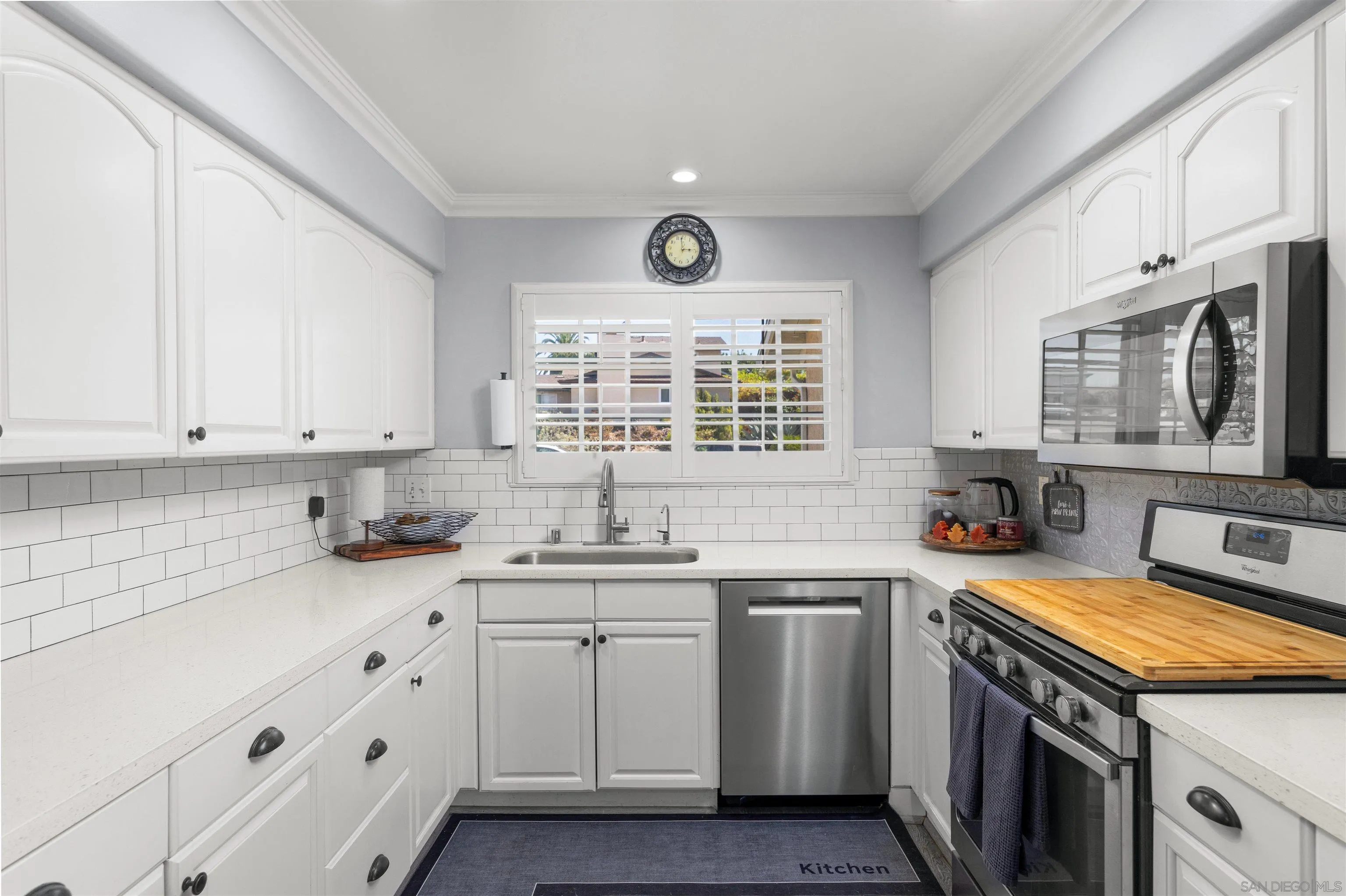 https://cdn.realtyfeed.com/cdn/127/260024350/0c6a861f2524ae7ebd683d63441224a3.webp