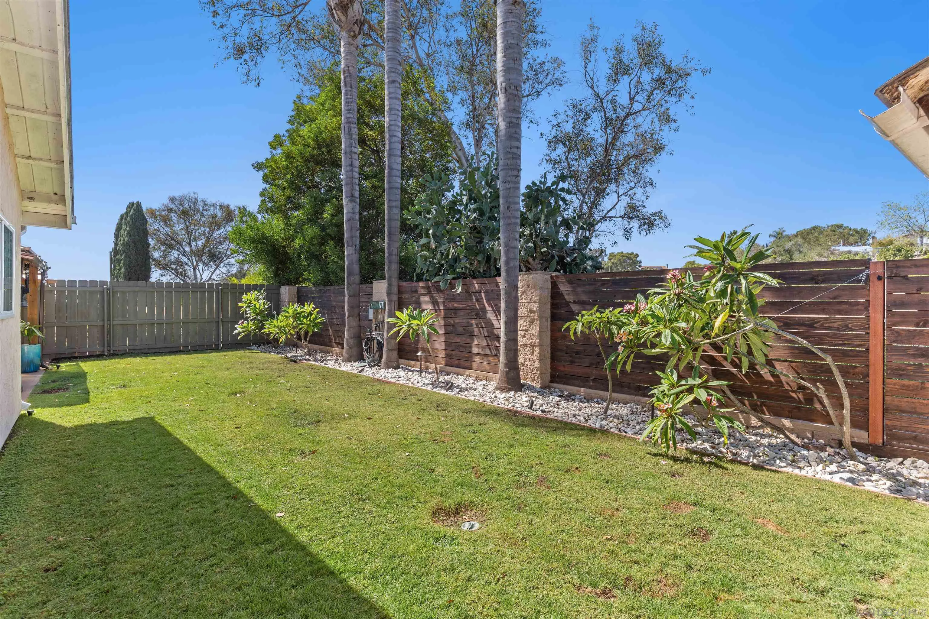 https://cdn.realtyfeed.com/cdn/127/260024350/ff9456bbbee59297357f6f71f508d741.webp