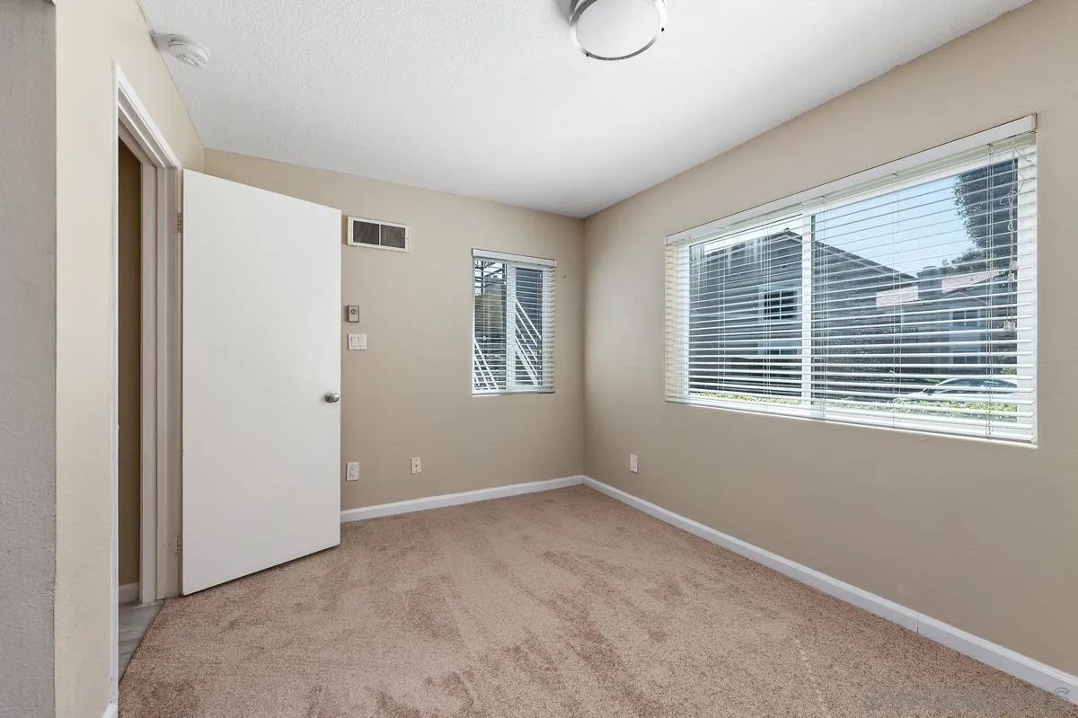 https://cdn.realtyfeed.com/cdn/127/260024360/270839579f69accfe7a135330f9835c1.webp