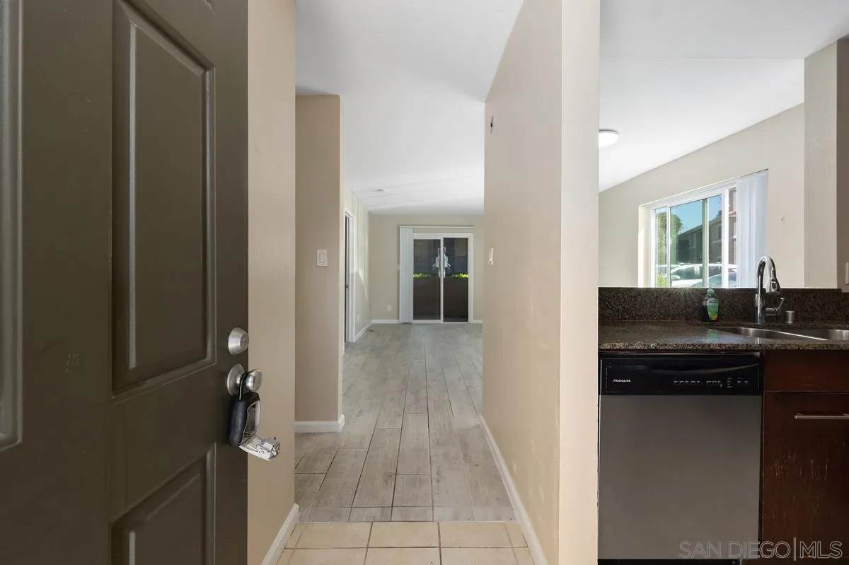 https://cdn.realtyfeed.com/cdn/127/260024360/8a6bddf3be2594541da8f8326e09b3c6.webp