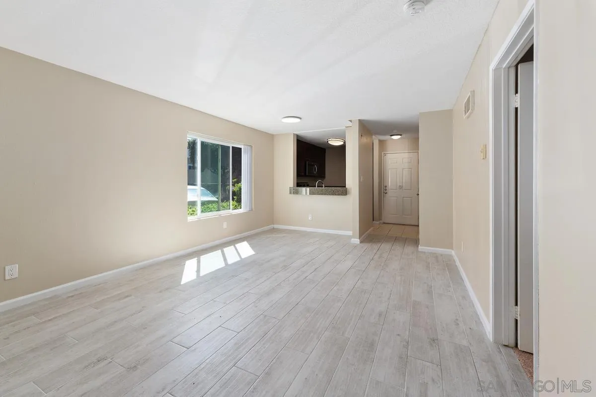 https://cdn.realtyfeed.com/cdn/127/260024360/afc3c676d967c2e3601faadbbc9b6480.webp