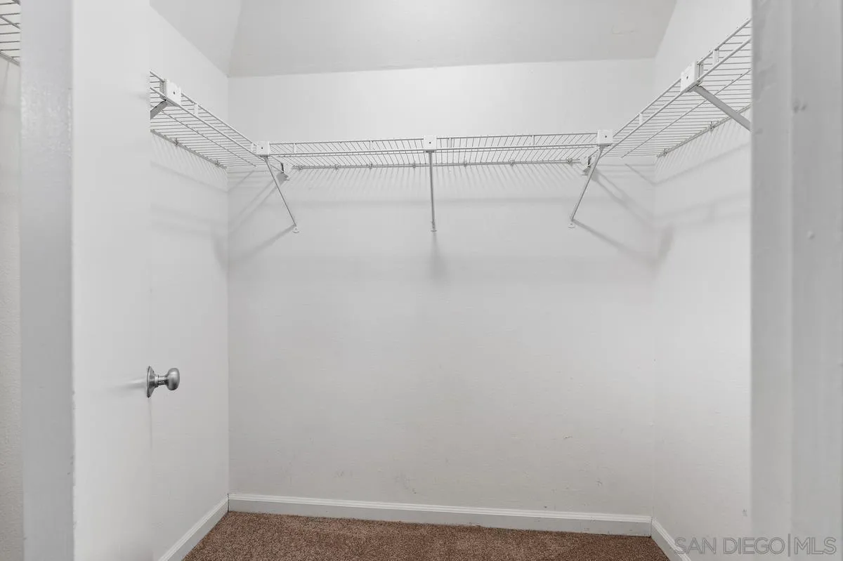 https://cdn.realtyfeed.com/cdn/127/260024360/df9e2726525369d7b7f650d5ee2ac35e.webp