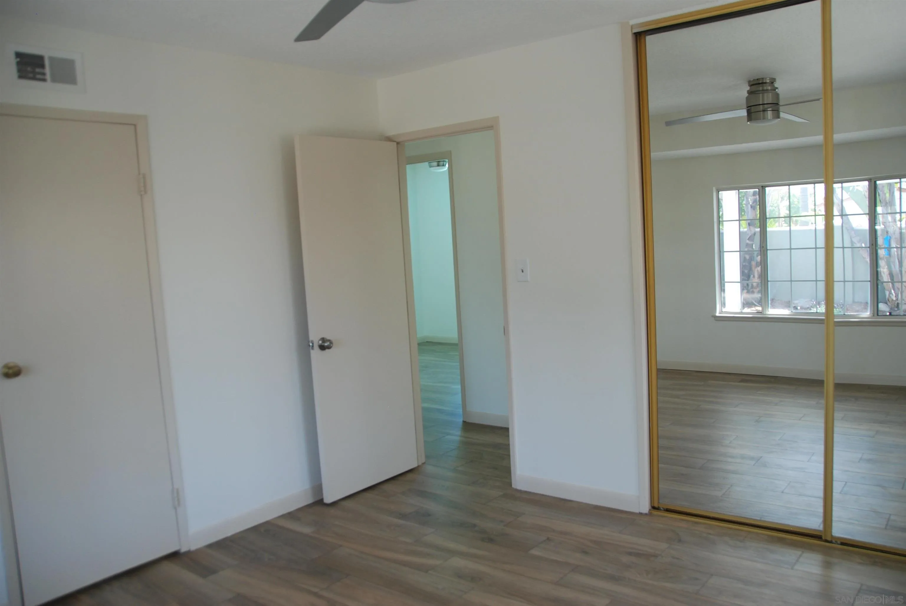 https://cdn.realtyfeed.com/cdn/127/260024363/04071aa786cf163b6080c9fe05570c0c.webp