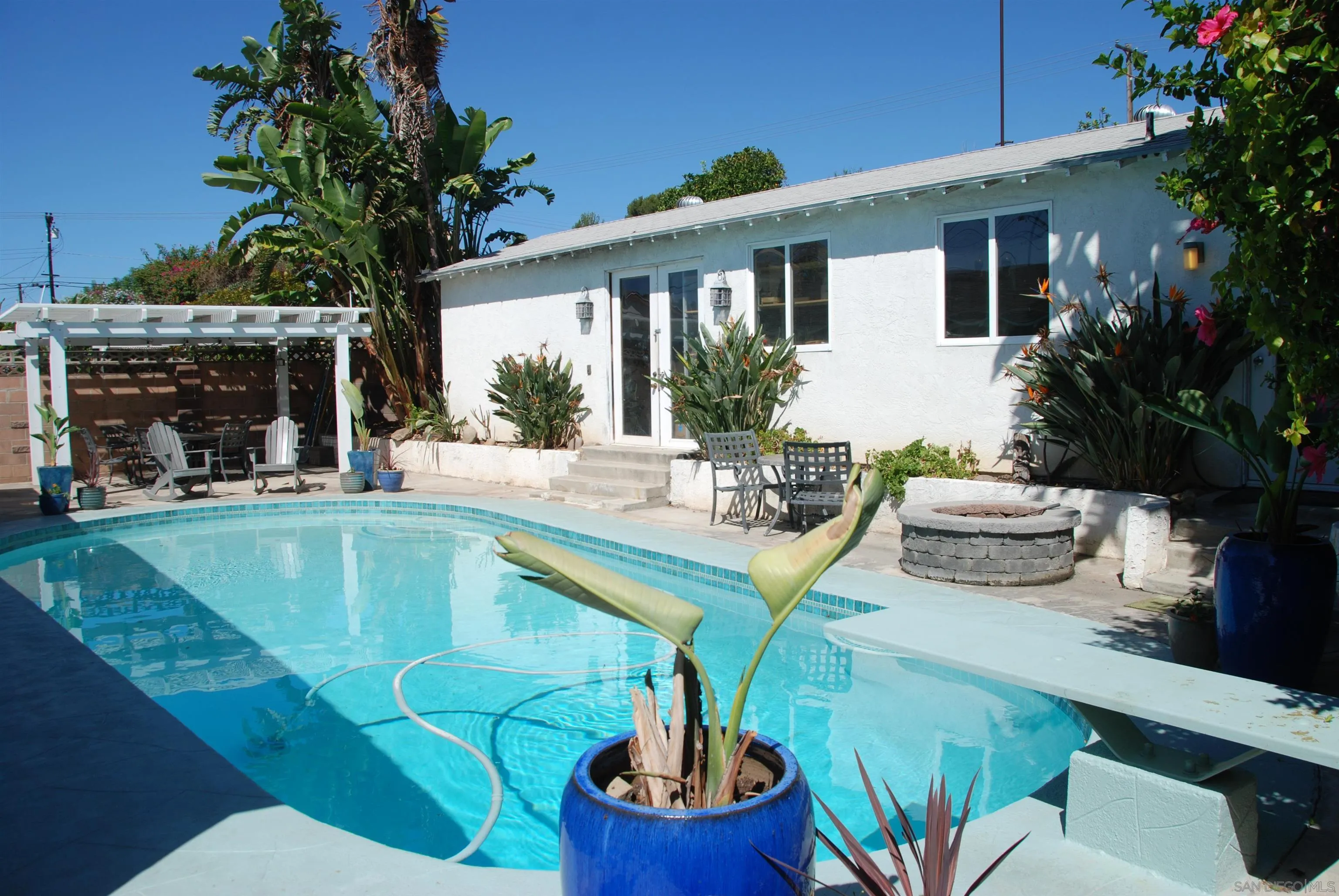 https://cdn.realtyfeed.com/cdn/127/260024363/22b2832c38a863216bf8ecc8f293cae0.webp