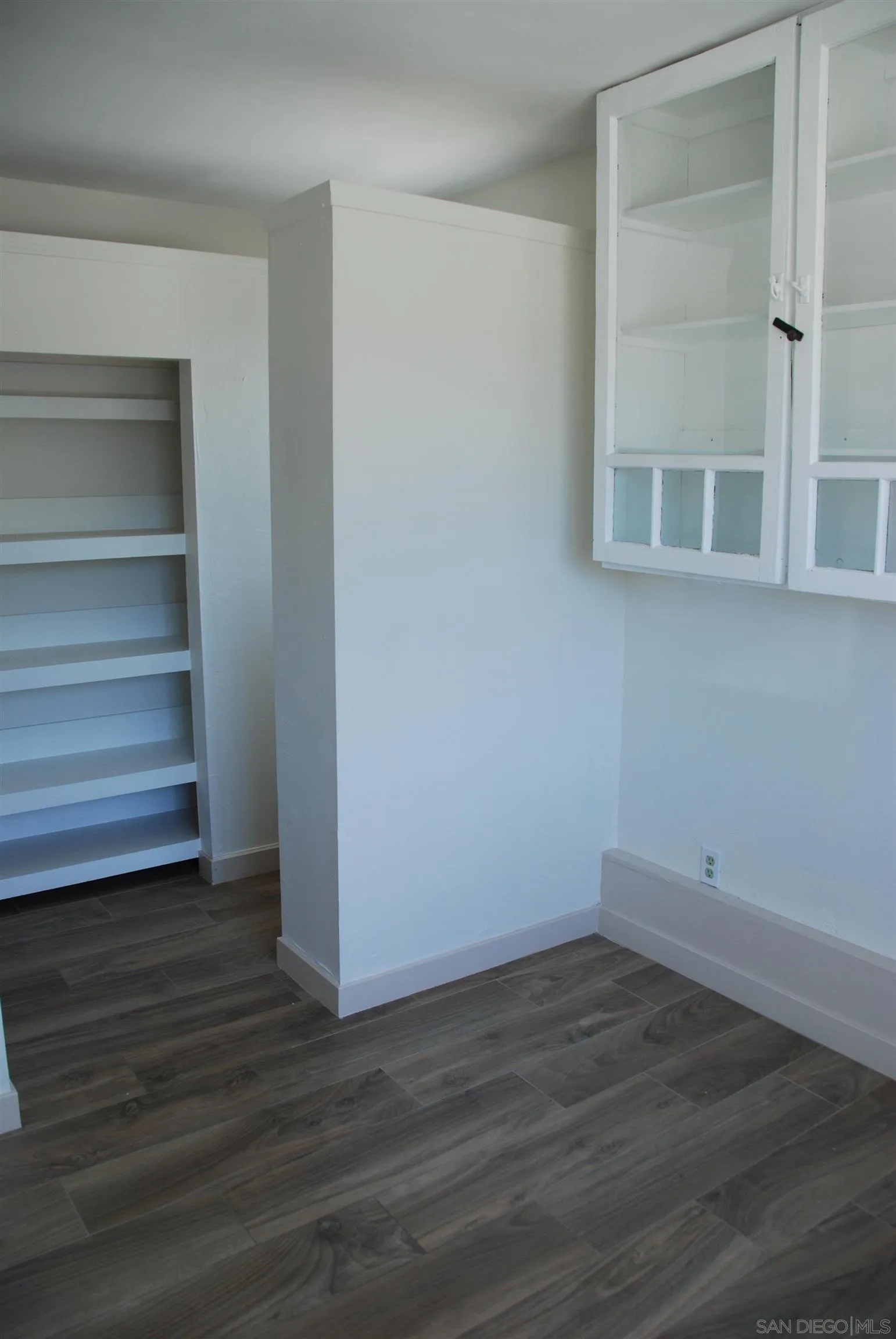 https://cdn.realtyfeed.com/cdn/127/260024363/378972b0f9ec353c5aeb5fe0b27a2a85.webp