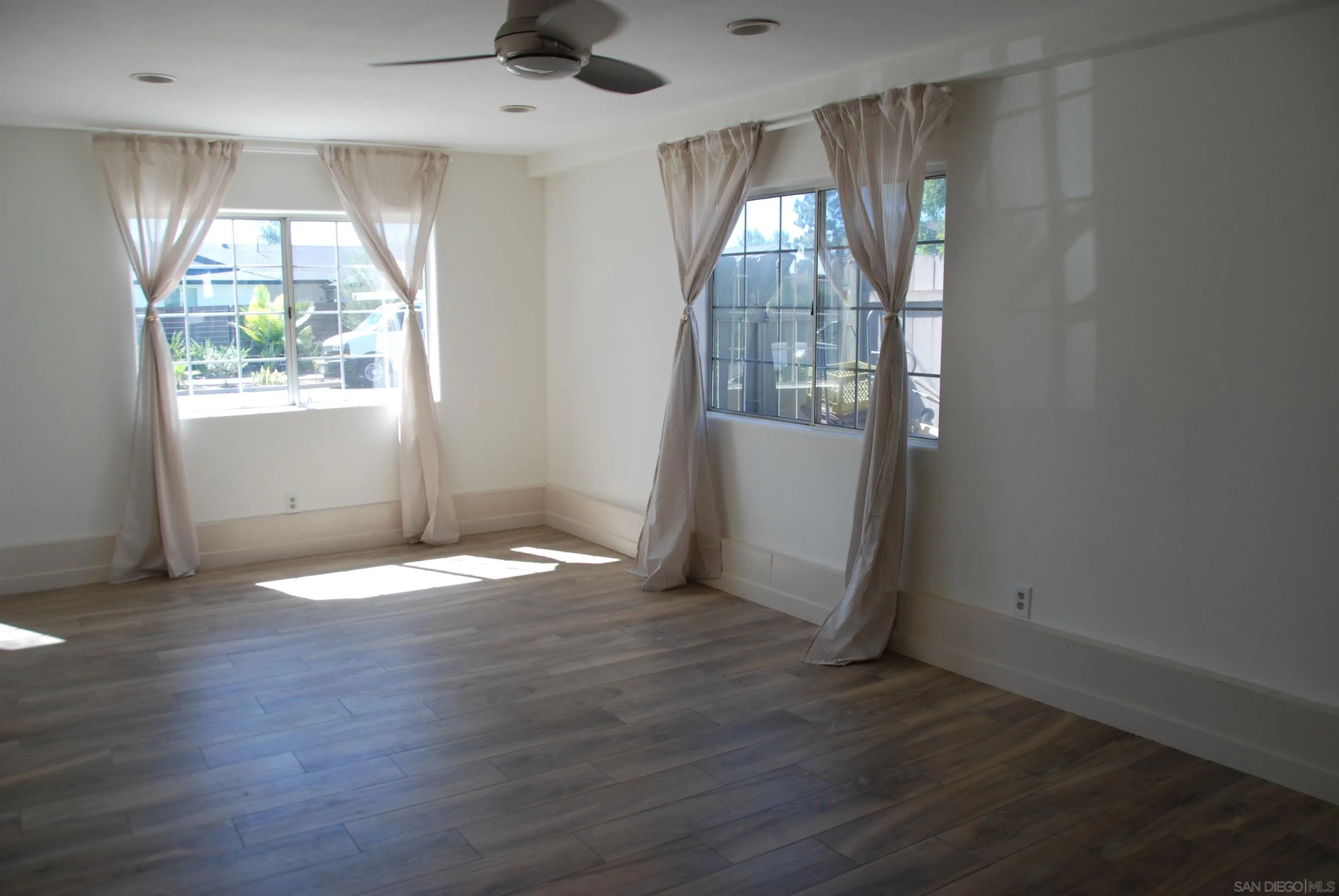 https://cdn.realtyfeed.com/cdn/127/260024363/3dc026210d2be5cf370e443f02070a26.webp