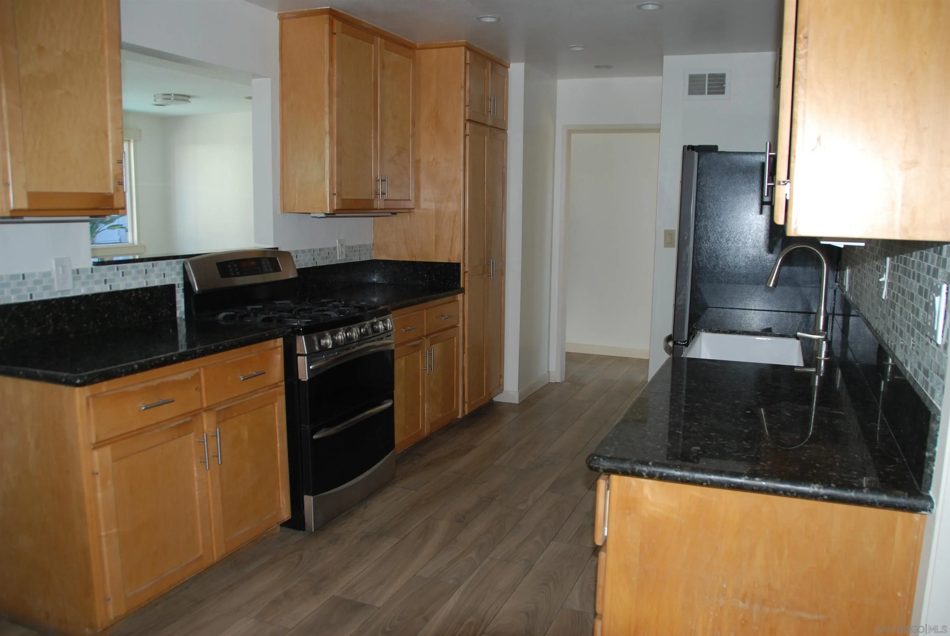 https://cdn.realtyfeed.com/cdn/127/260024363/f9cc9b9824673e266eab21c2a5cf0a9e.webp