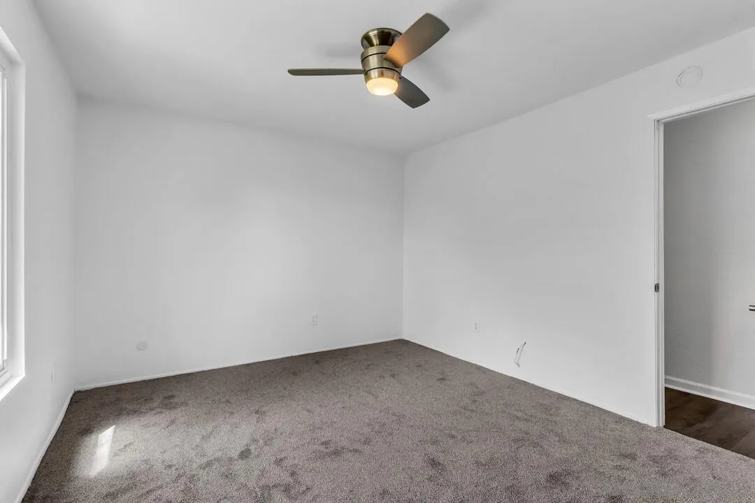 https://cdn.realtyfeed.com/cdn/127/260024371/8fefc3fcccda02bbc0d73bde9d7a3593.webp