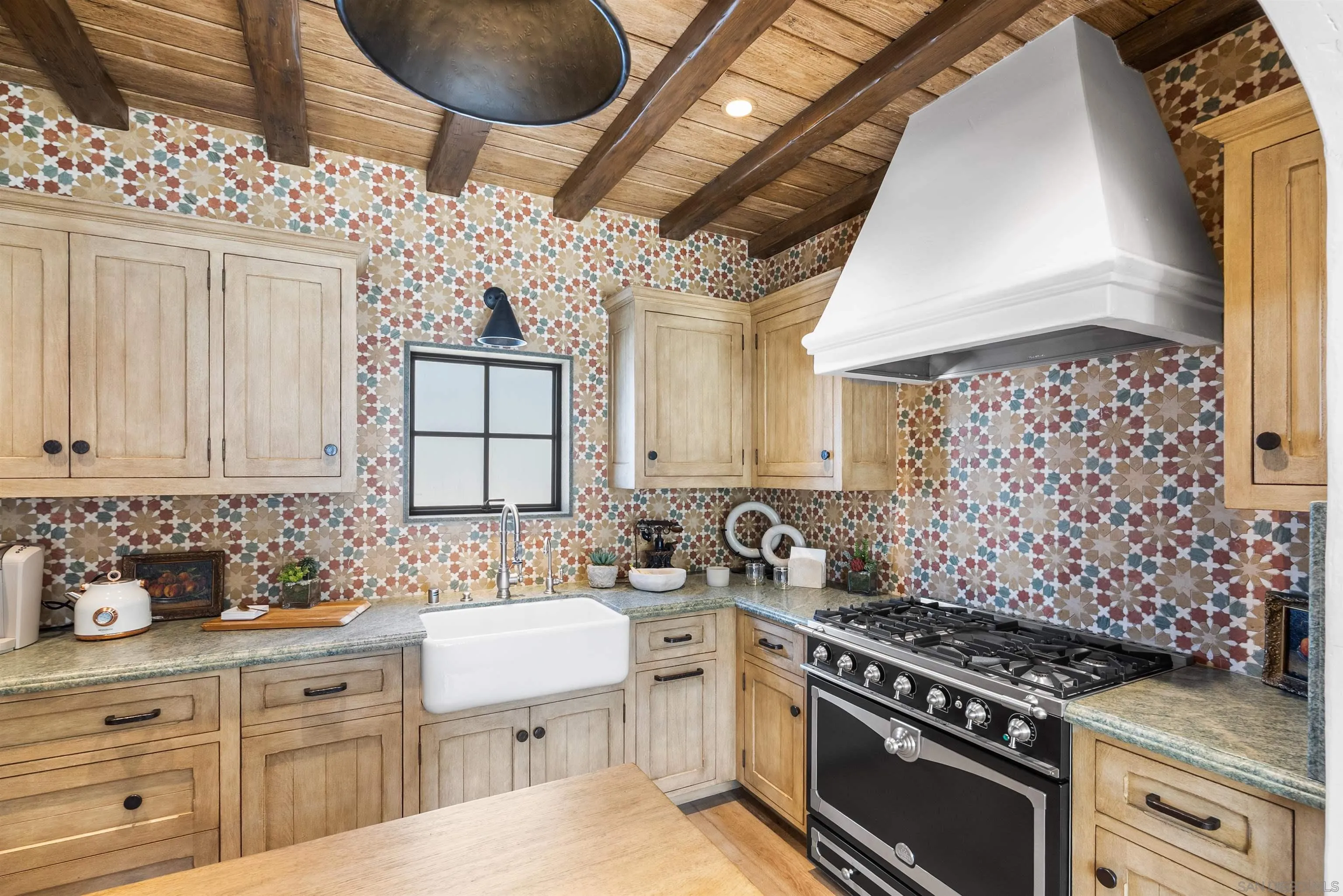 https://cdn.realtyfeed.com/cdn/127/260024374/0b39aeedb3f7c42d075237ffcf1bd72d.webp