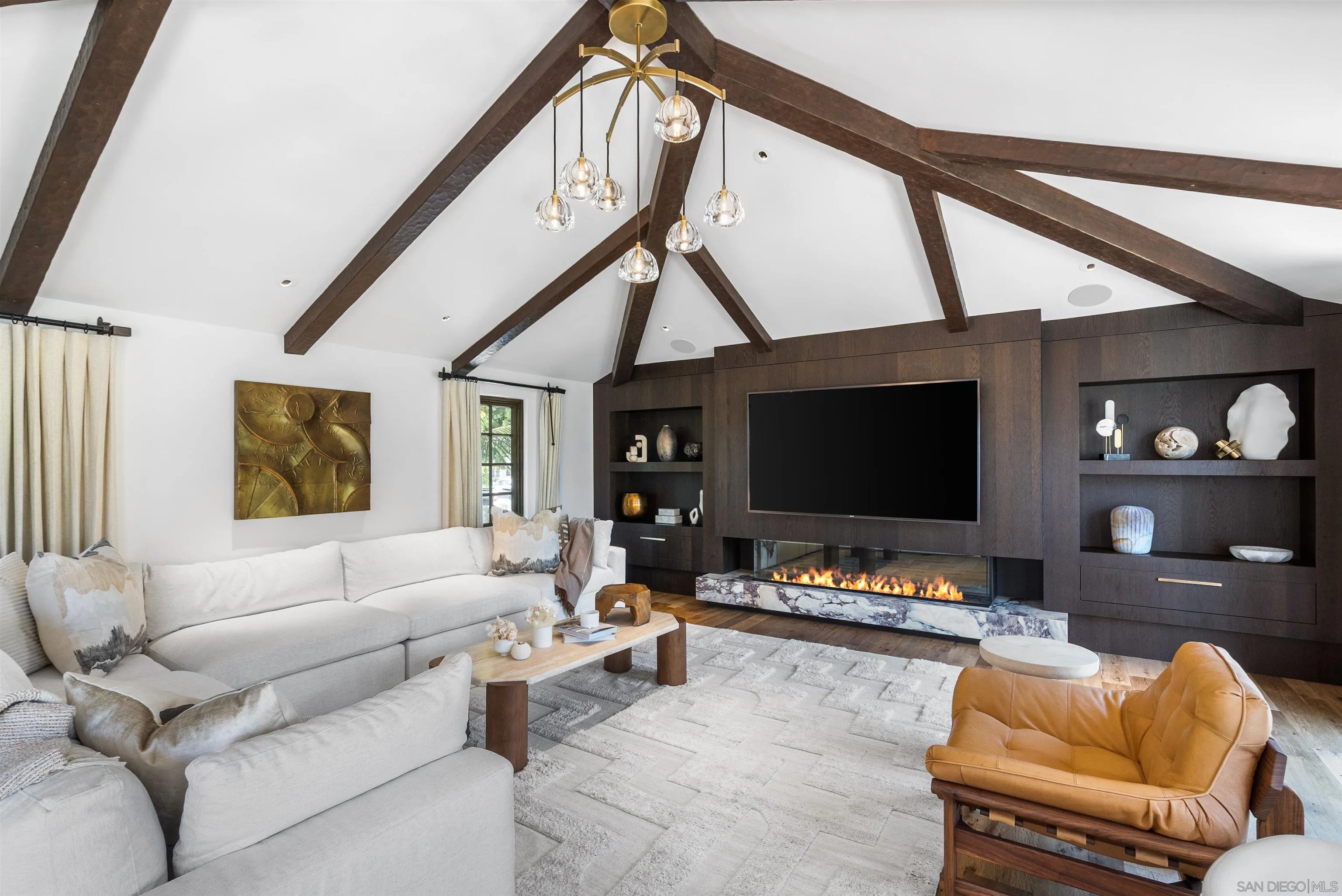 https://cdn.realtyfeed.com/cdn/127/260024374/2b5d35929d8a45ebeeca86faa87ad1ff.webp