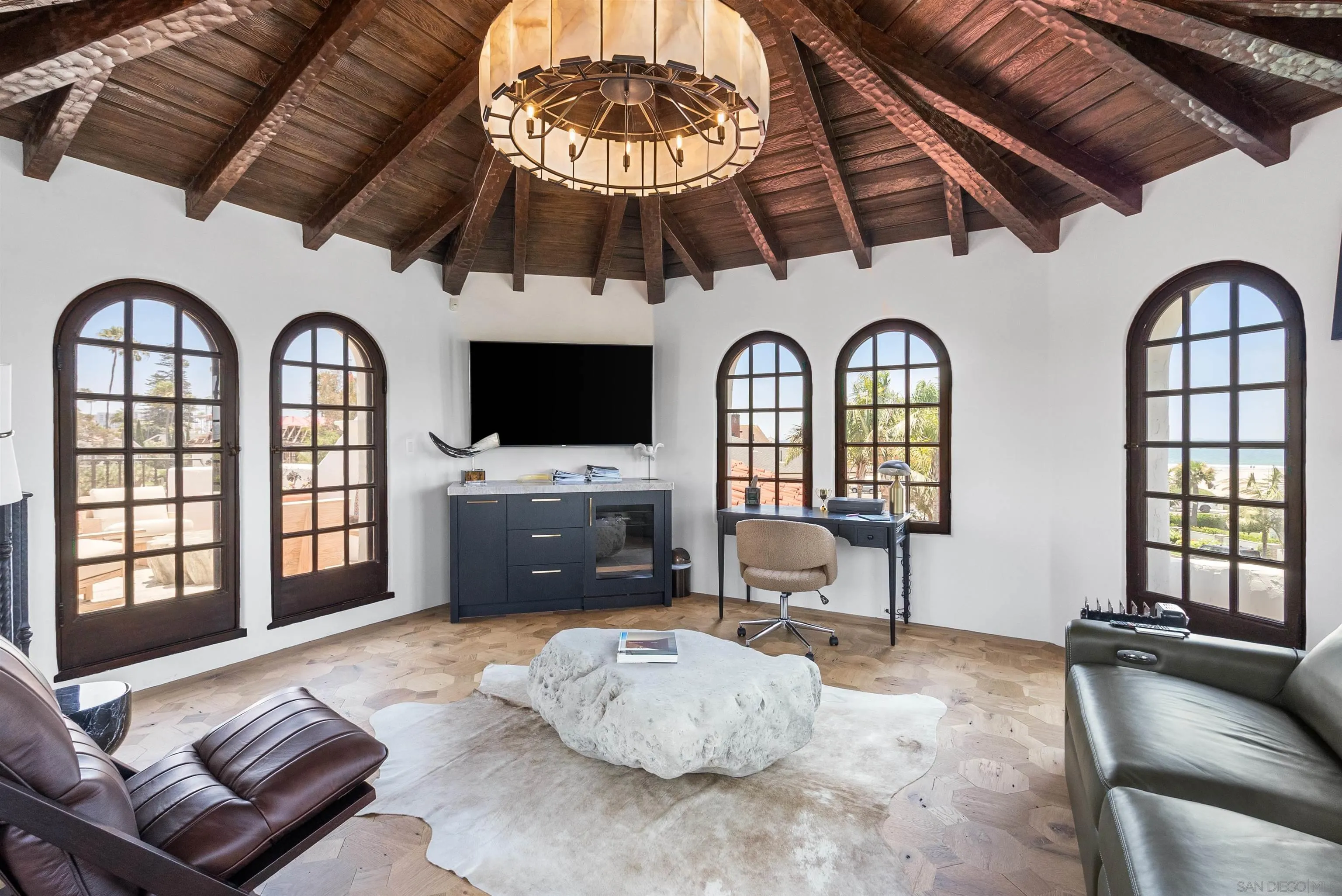 https://cdn.realtyfeed.com/cdn/127/260024374/3ec84170fdbcea65318943594fe51561.webp