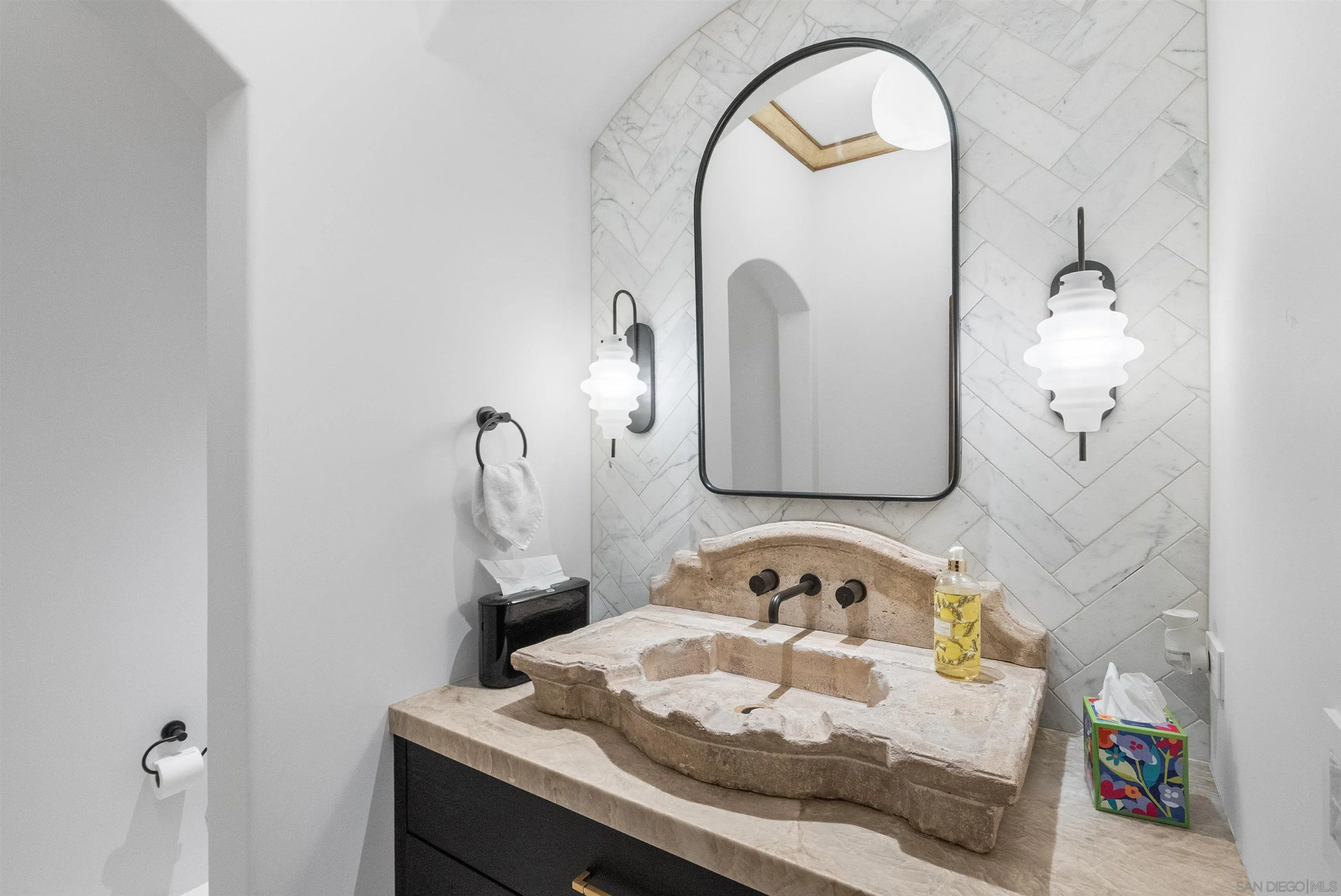 https://cdn.realtyfeed.com/cdn/127/260024374/7b049de4d4980dd153a8267125b3ba13.webp