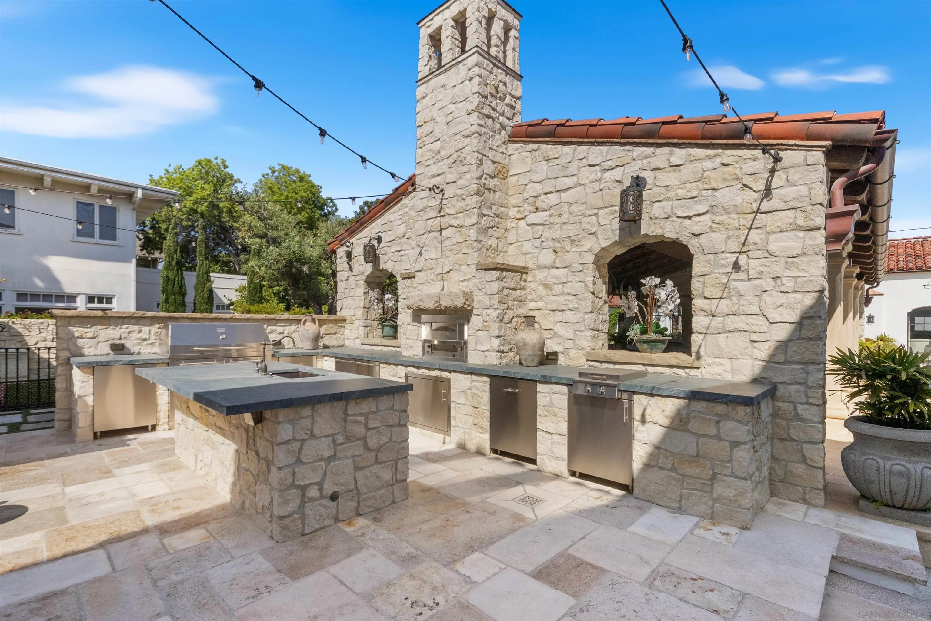 https://cdn.realtyfeed.com/cdn/127/260024374/a095e83dc3ba4b0d20e638d660b41553.webp