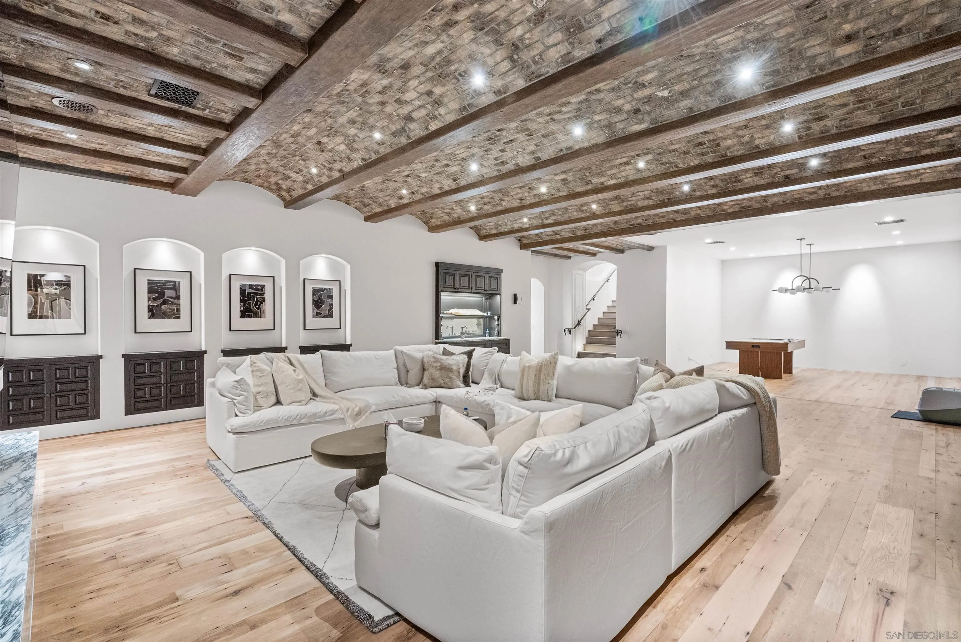 https://cdn.realtyfeed.com/cdn/127/260024374/b11fa4aa5451e25f18abe96859e34eca.webp