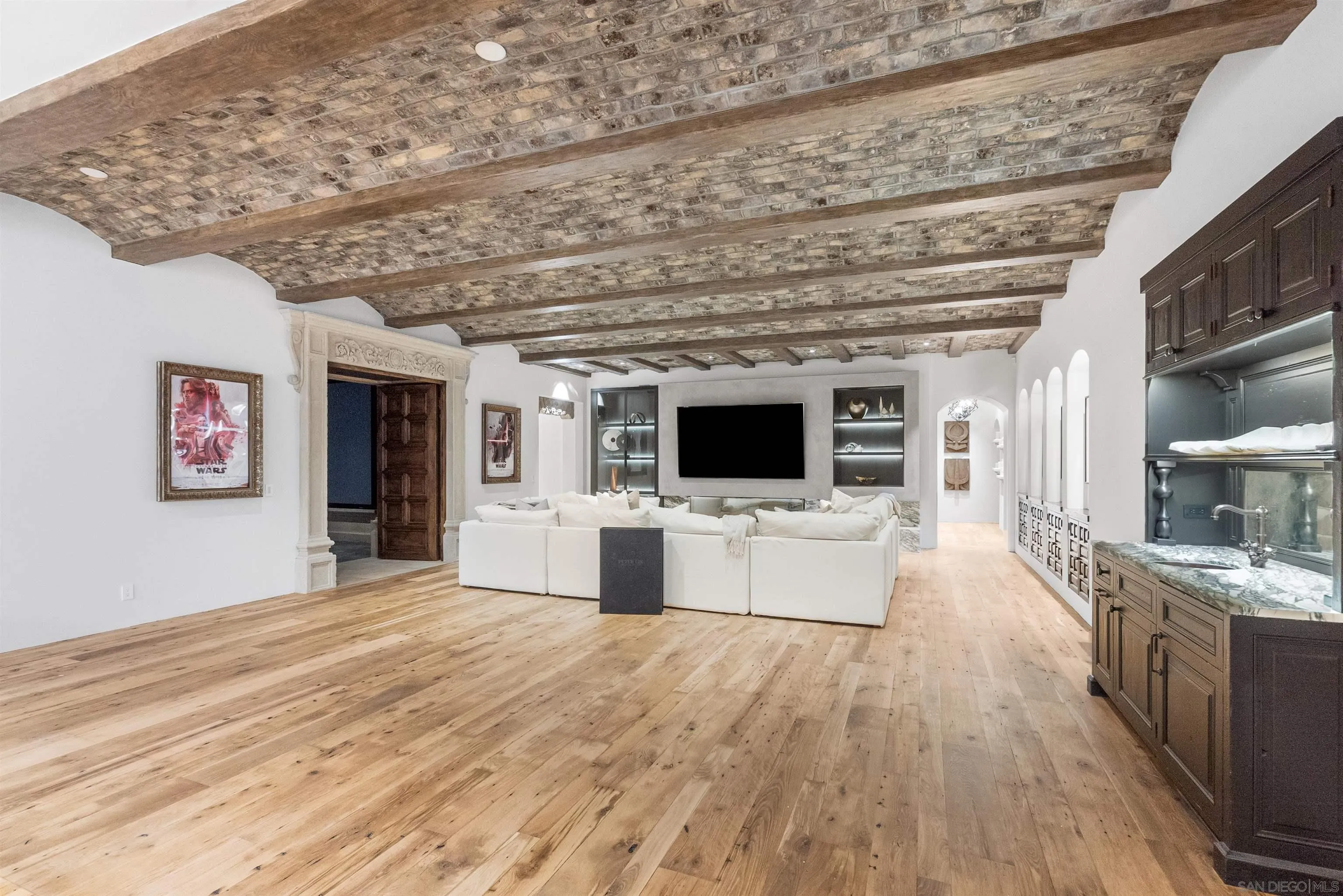 https://cdn.realtyfeed.com/cdn/127/260024374/b54ba81afba4d10368a45c5b7967bfe8.webp