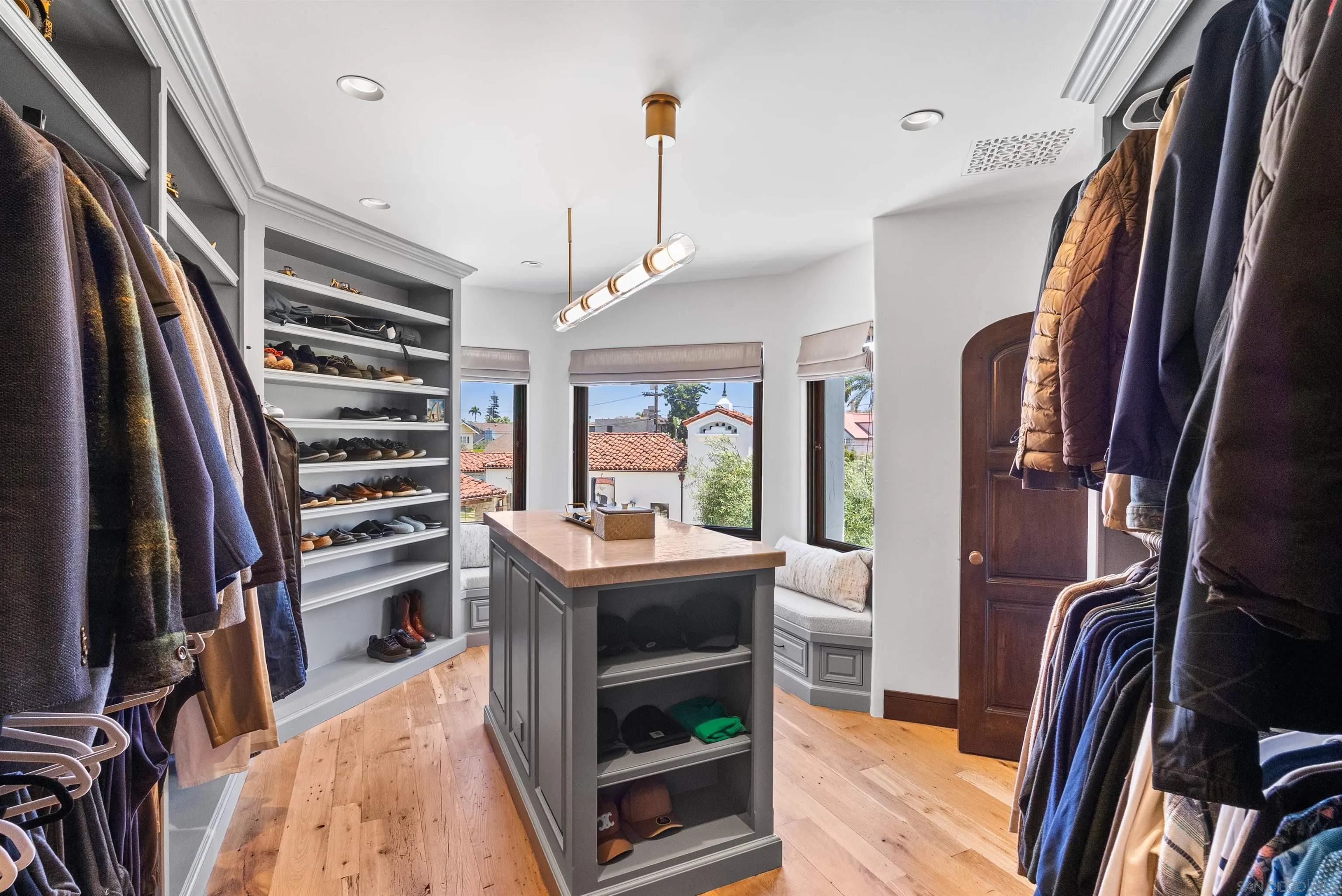 https://cdn.realtyfeed.com/cdn/127/260024374/b68f8dad743acea214ae18b0796185c3.webp