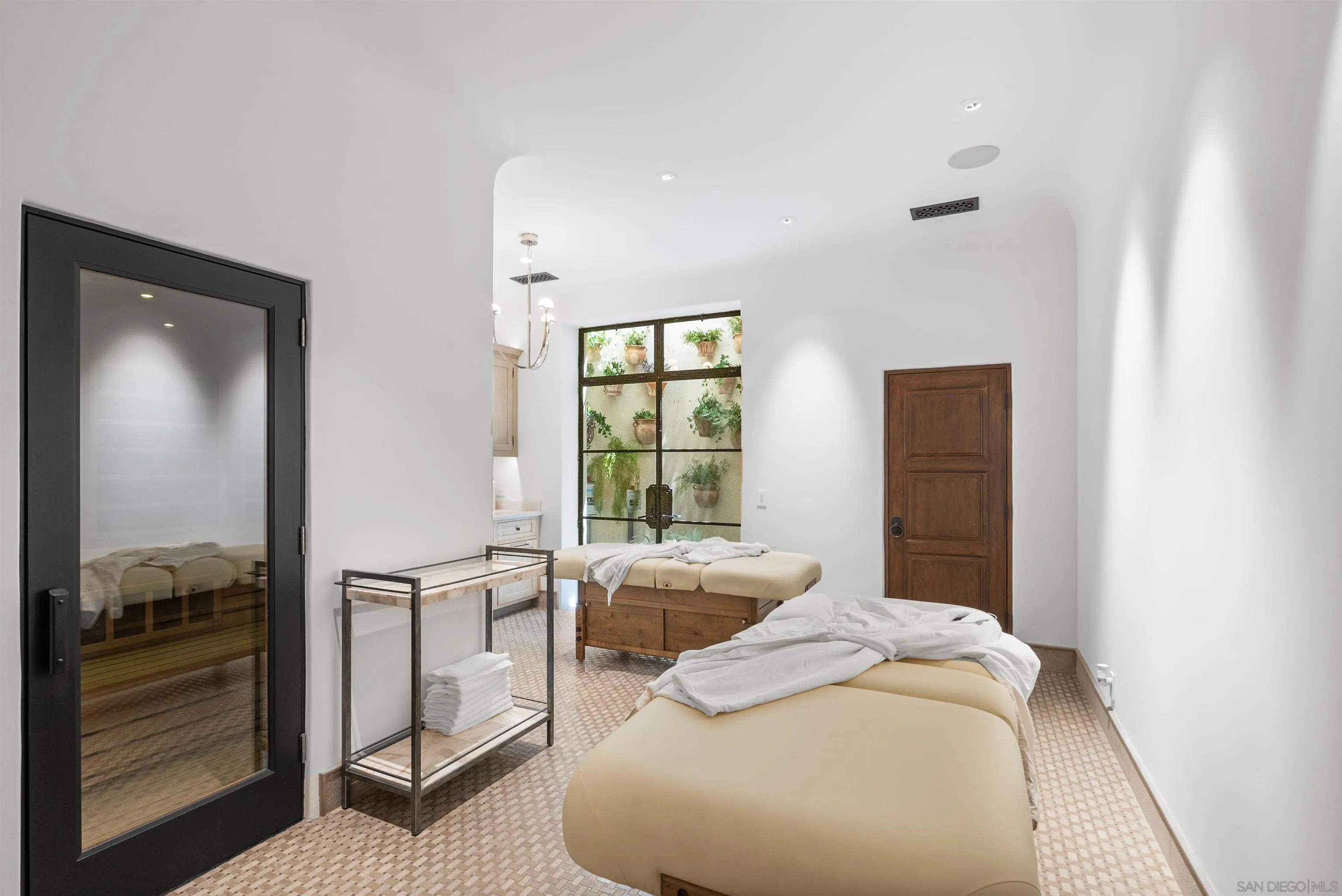 https://cdn.realtyfeed.com/cdn/127/260024374/e1fd188d0f37f1afa8883c619f985e57.webp