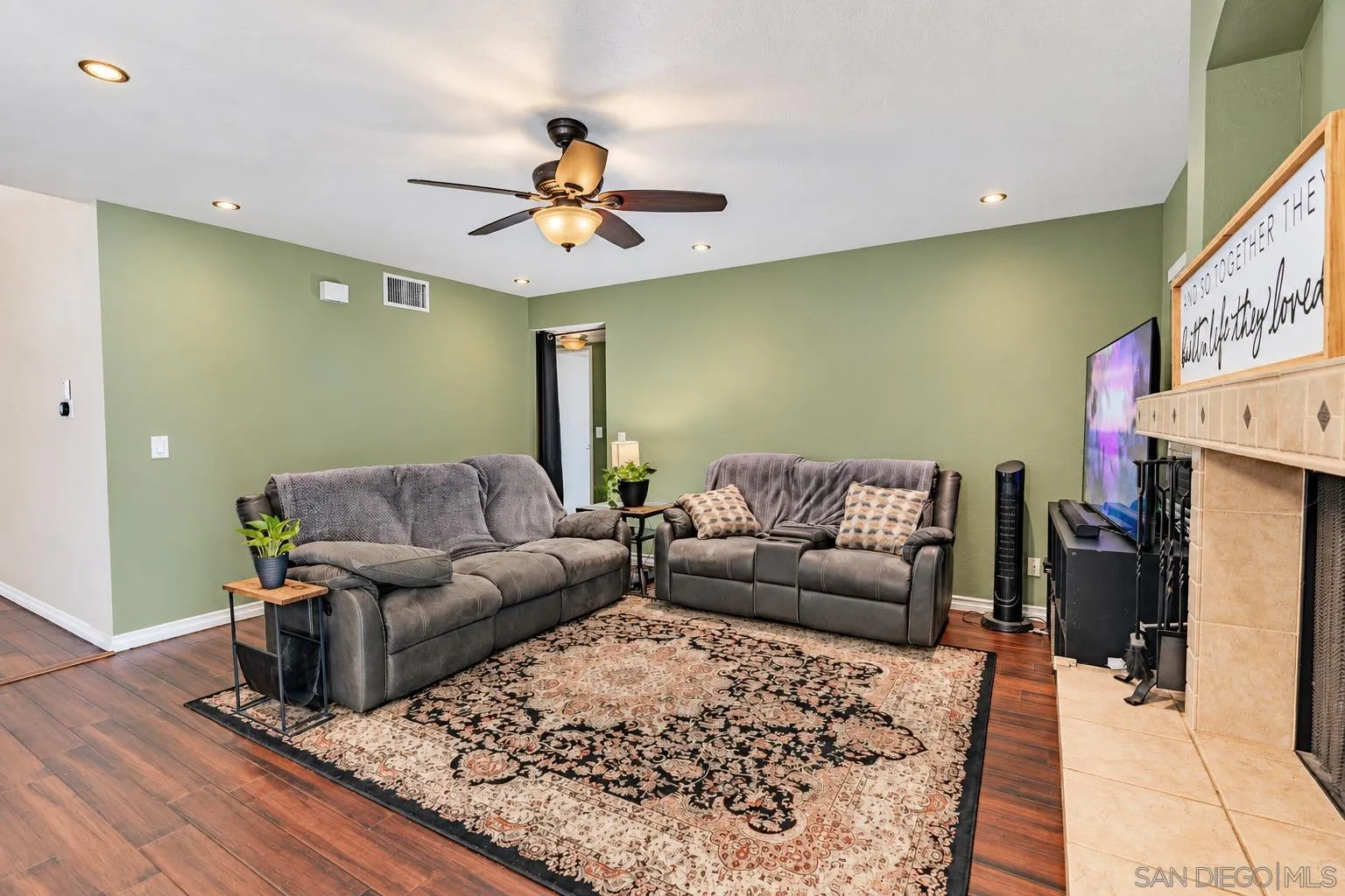 https://cdn.realtyfeed.com/cdn/127/260024375/42590443ece277899d815415c6fda543.webp