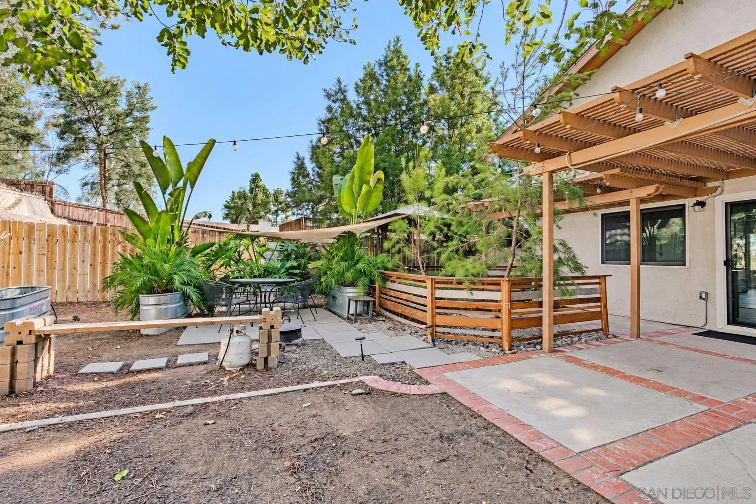 https://cdn.realtyfeed.com/cdn/127/260024375/890eda0d8f8c3071abbb2bb5c015c7fc.webp