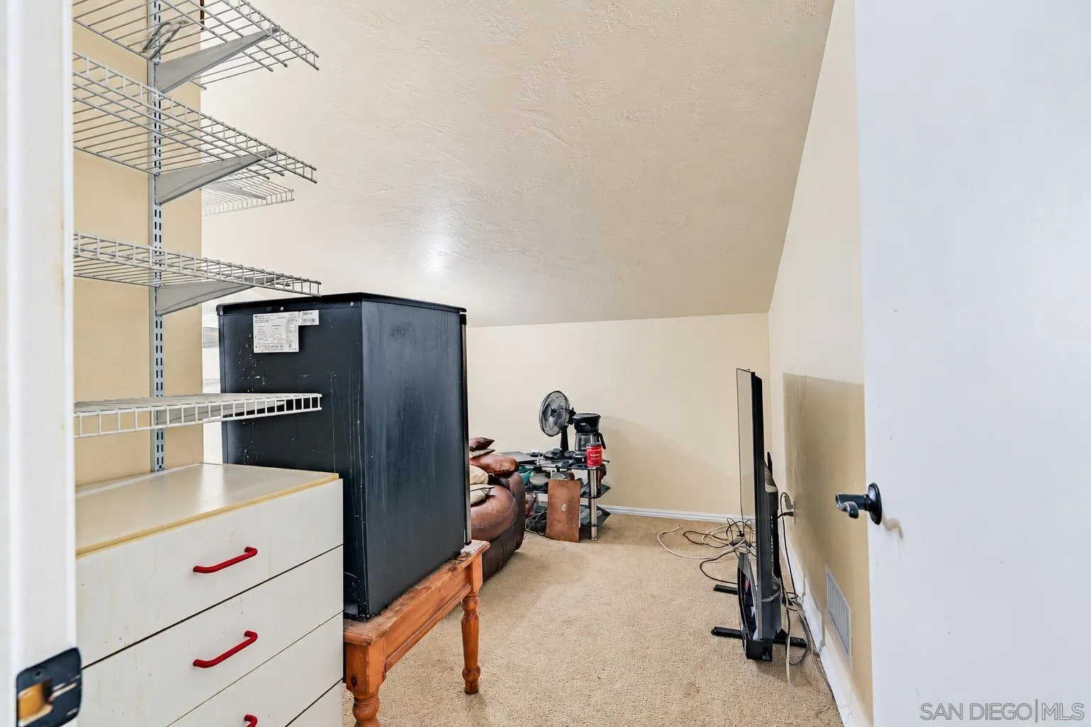 https://cdn.realtyfeed.com/cdn/127/260024375/a27b69d513b4d1df33bdd32a77d4f3b1.webp