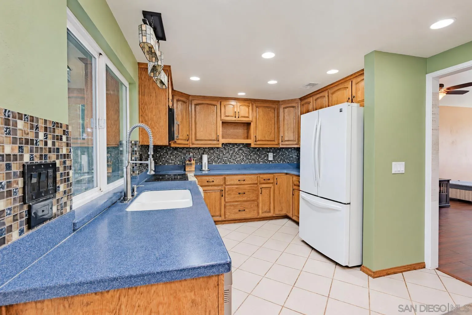 https://cdn.realtyfeed.com/cdn/127/260024375/ac761edaa3befe93c71b3b44d1b2263a.webp