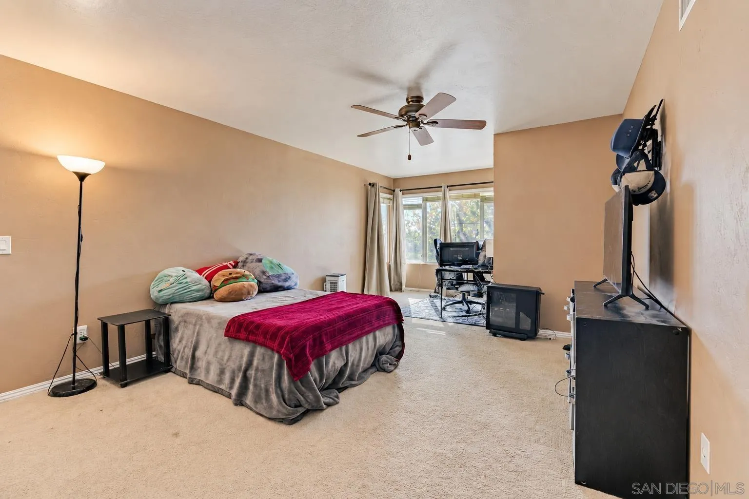 https://cdn.realtyfeed.com/cdn/127/260024375/d19535225fab8219fadf9d8974afa319.webp