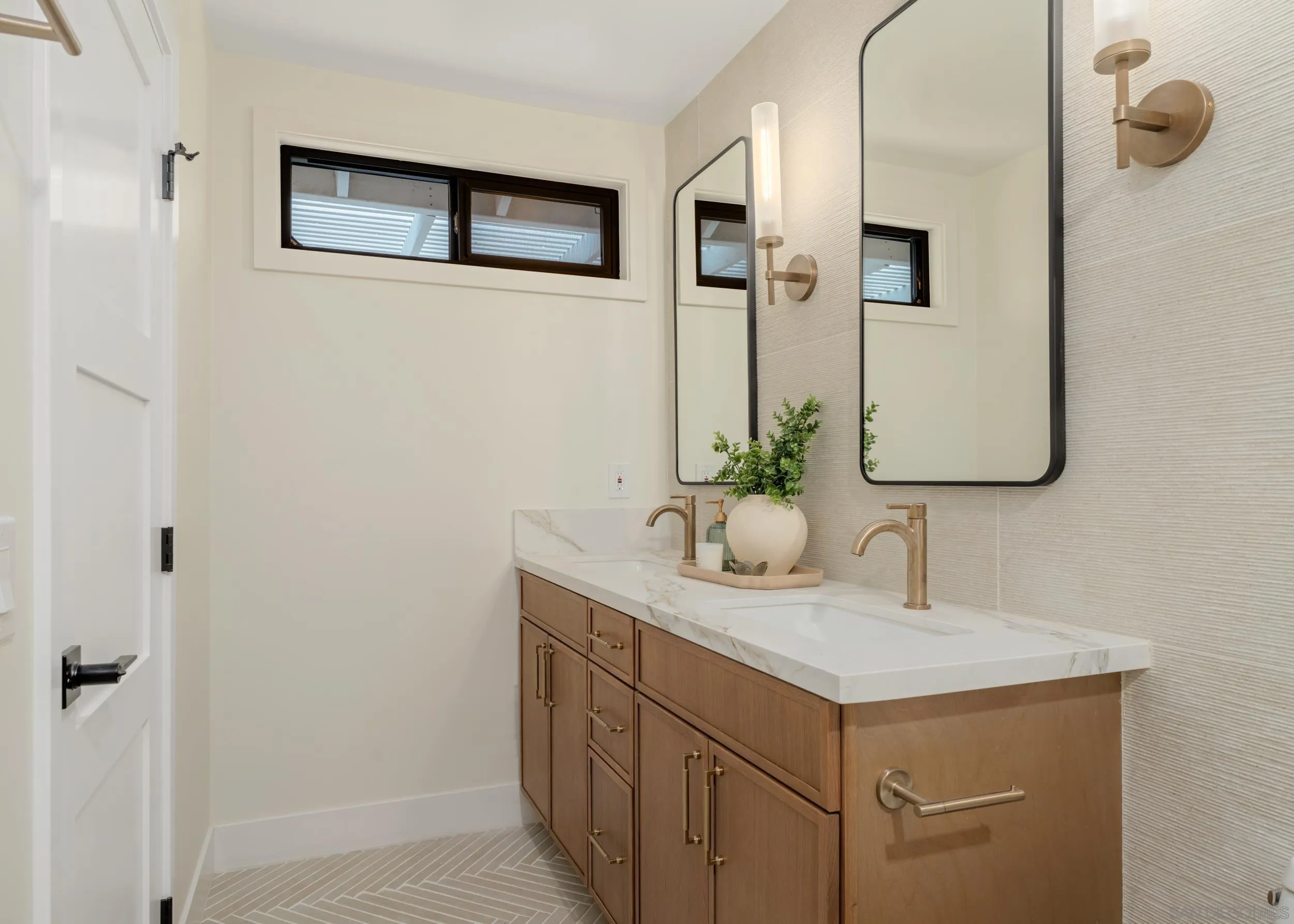 https://cdn.realtyfeed.com/cdn/127/260024376/07fba68a42073220008564a4549cccca.webp