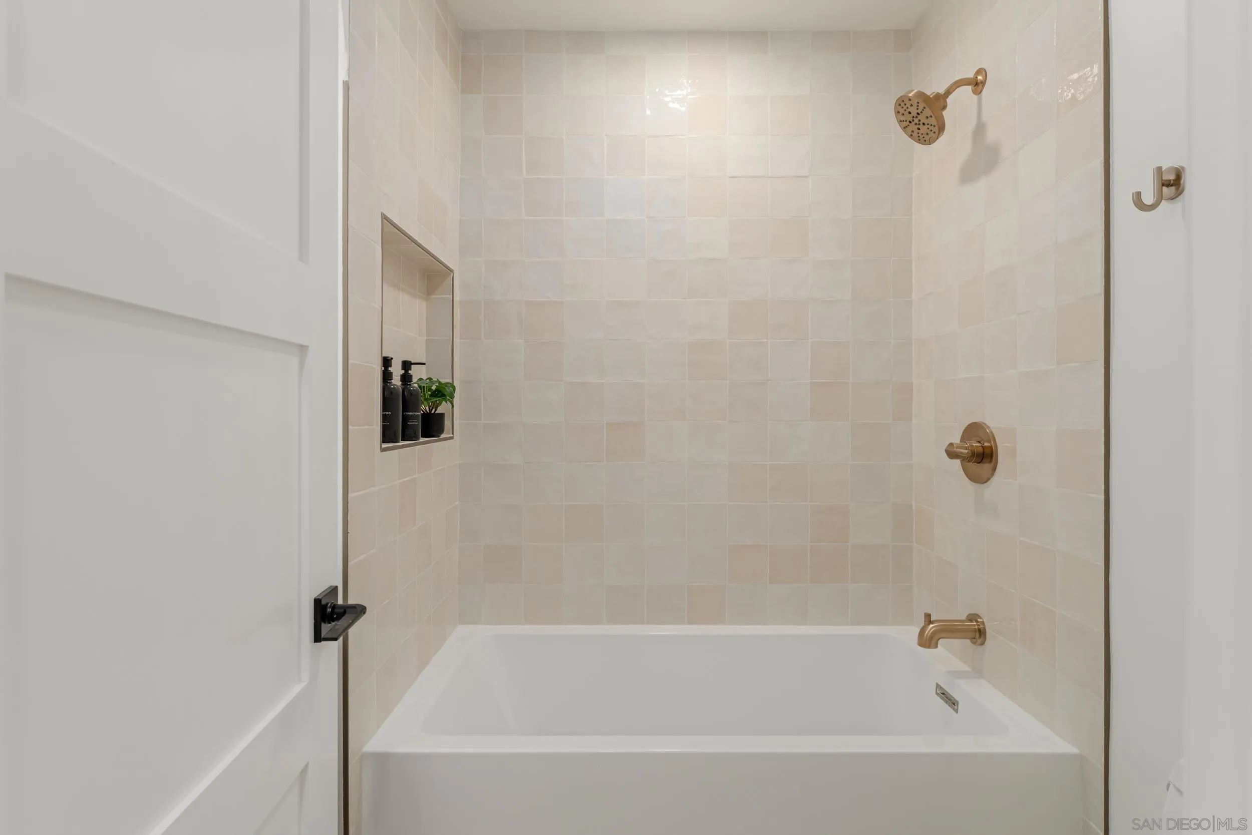 https://cdn.realtyfeed.com/cdn/127/260024376/b7d0102d72ff4c9b98c12a91c818b0e6.webp