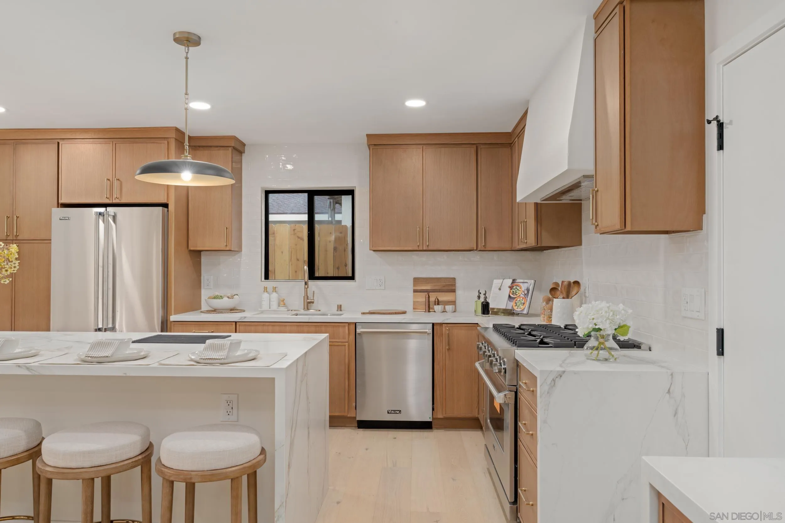 https://cdn.realtyfeed.com/cdn/127/260024376/c93e1aeb5887789dddcf7297ad3aaf3e.webp