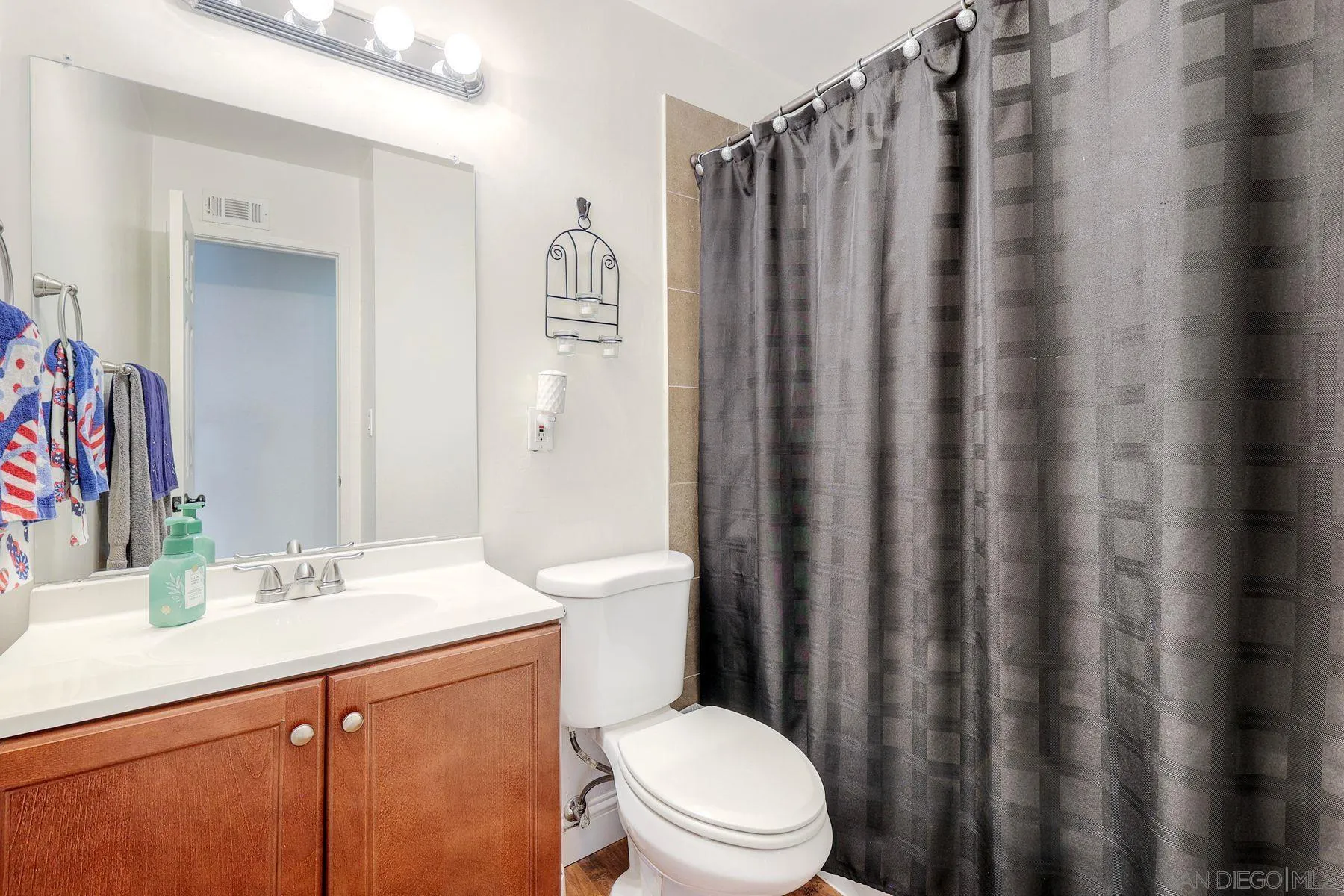 https://cdn.realtyfeed.com/cdn/127/260024381/292f425d7a6a232dc07392bcfd767329.webp