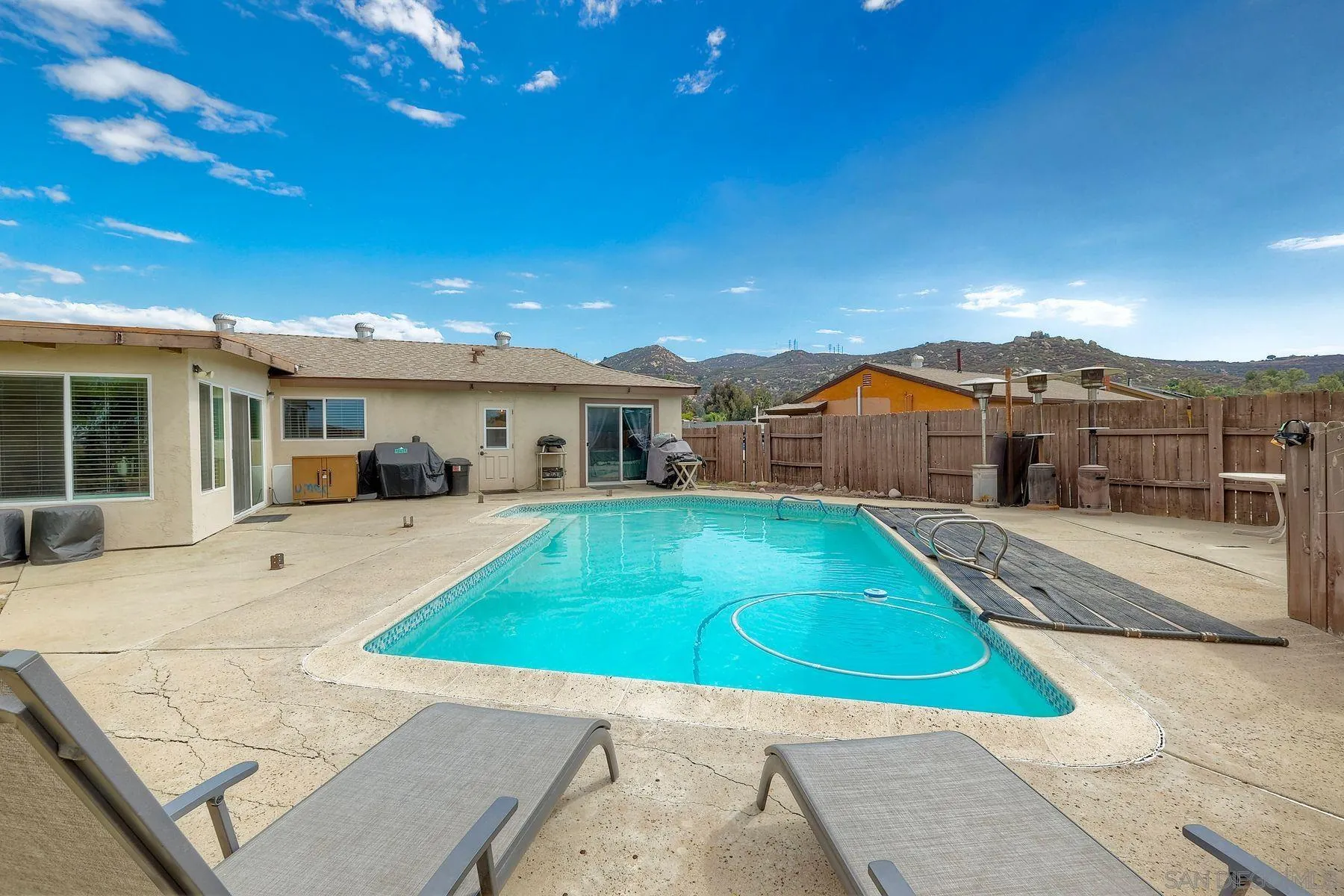 https://cdn.realtyfeed.com/cdn/127/260024381/30e22f932ff50a21f7d827b5f7115535.webp
