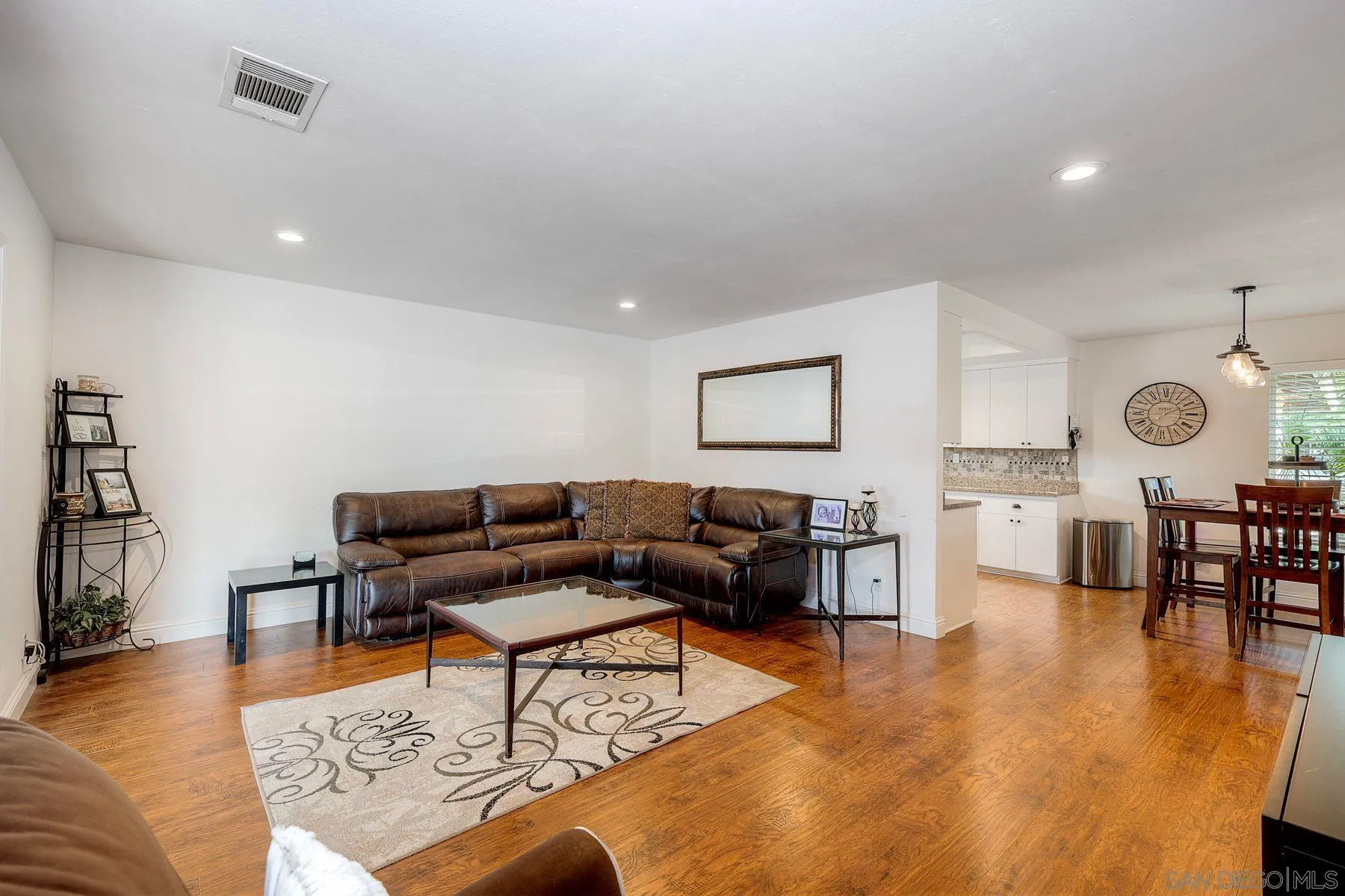 https://cdn.realtyfeed.com/cdn/127/260024381/3a2fe7cb37a9dc05721d58863831fcb6.webp