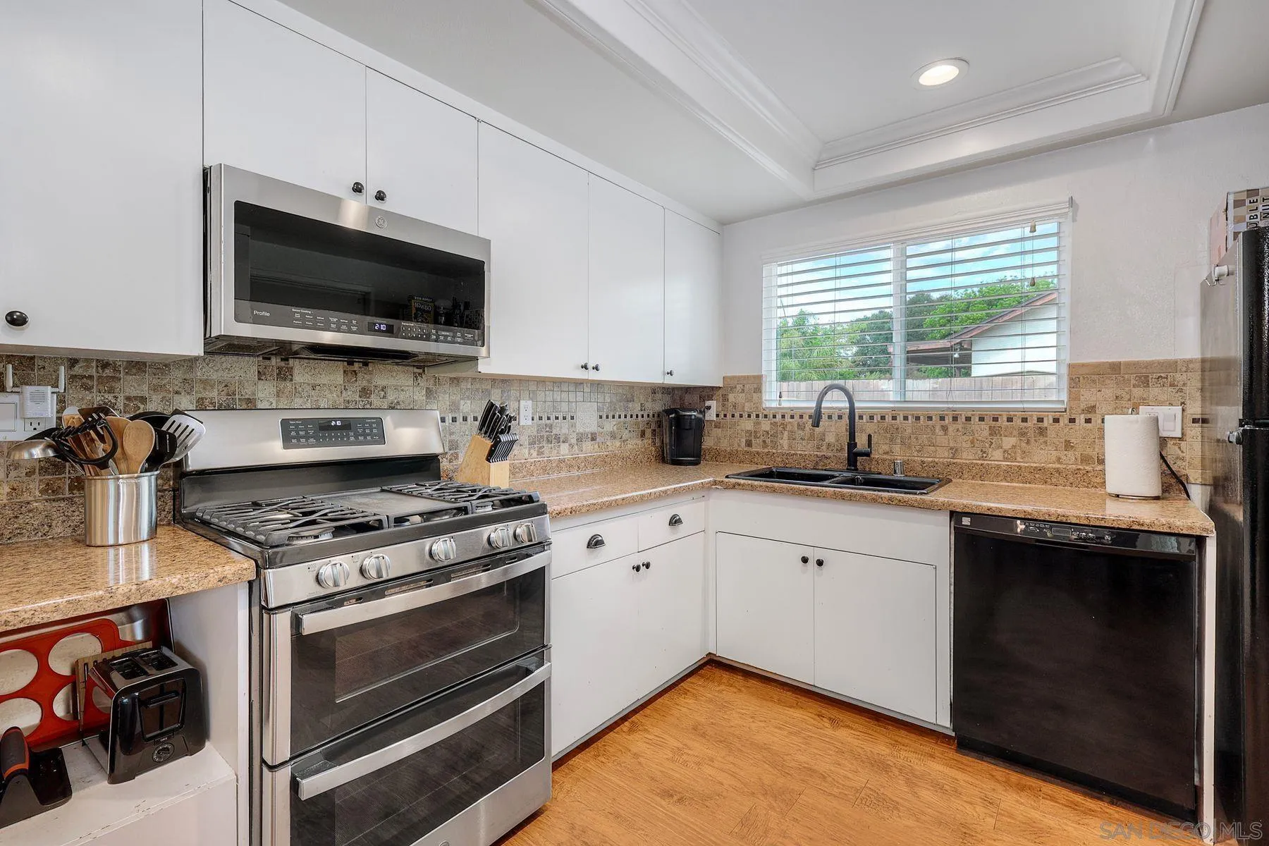 https://cdn.realtyfeed.com/cdn/127/260024381/76d047f4dfd7d604bde3e1b4ae18ce47.webp