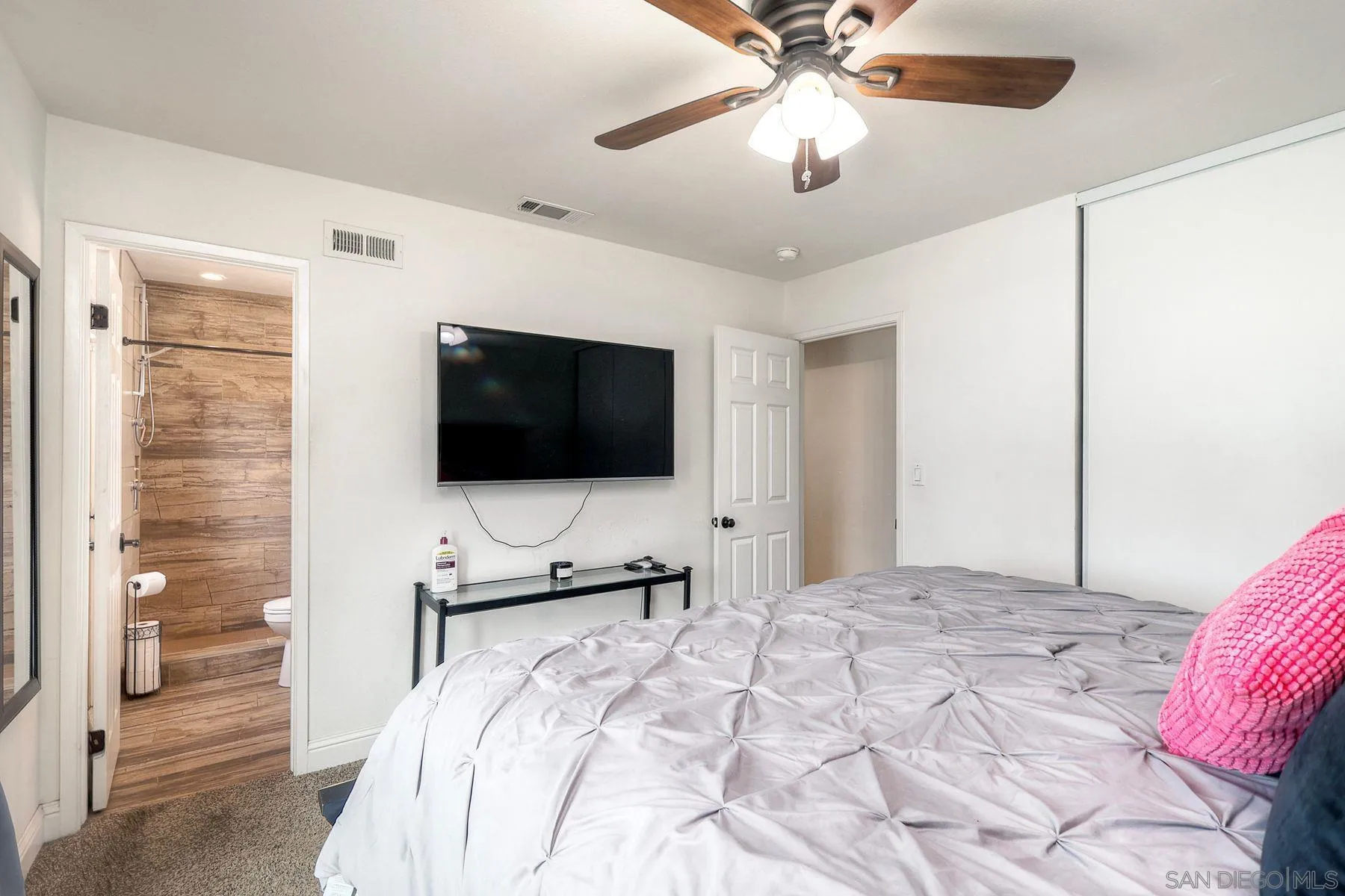 https://cdn.realtyfeed.com/cdn/127/260024381/8255027af2c2ef433cc3671b57a3b78a.webp