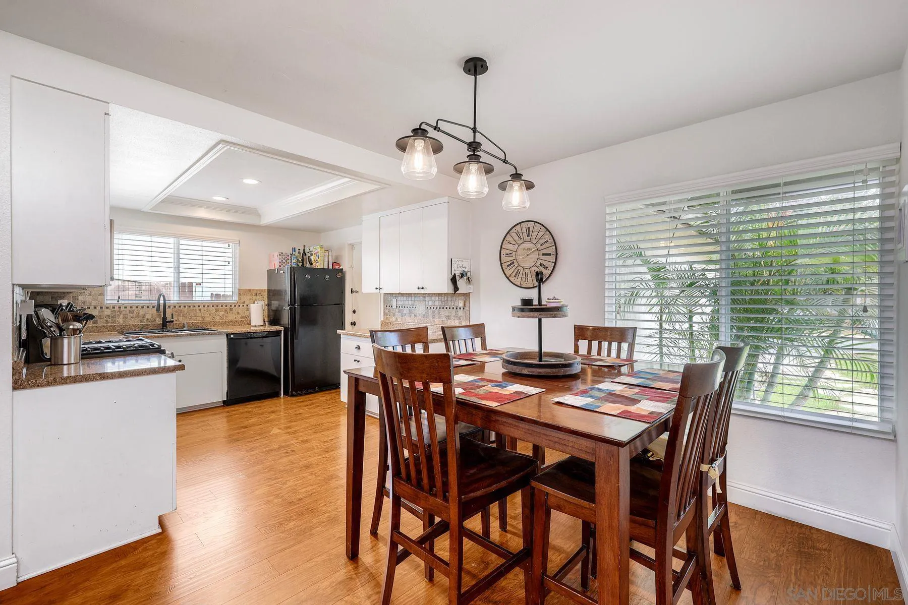 https://cdn.realtyfeed.com/cdn/127/260024381/dcbd62d3cc6b4e28620229ce95a9394e.webp