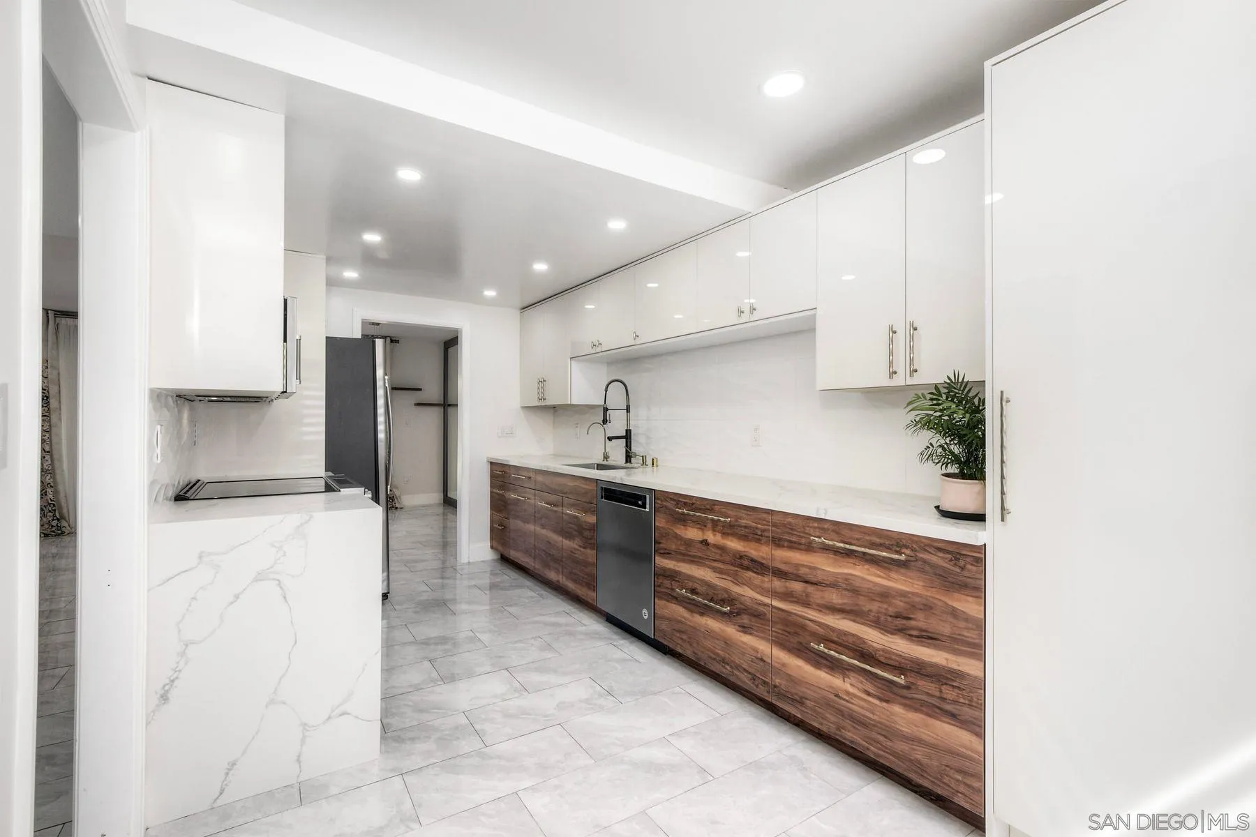 https://cdn.realtyfeed.com/cdn/127/260024390/79de9432e22a4501b538d481ce5f4685.webp