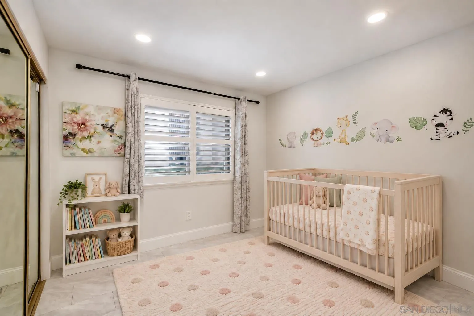 https://cdn.realtyfeed.com/cdn/127/260024390/979fd44da41b27b6b320c0b627a310b8.webp