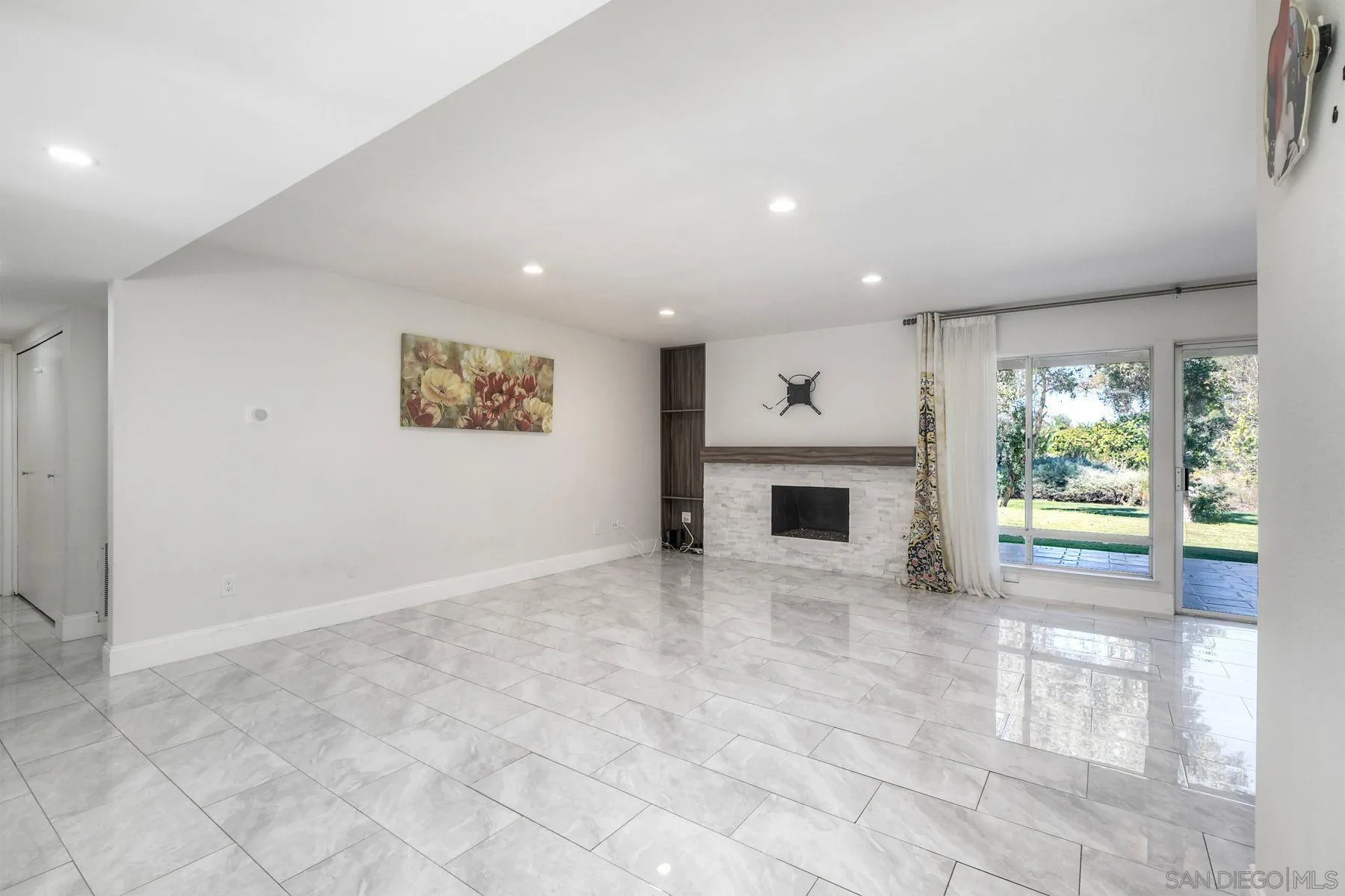 https://cdn.realtyfeed.com/cdn/127/260024390/c35946d833f64c7fe96a28fe8ab624f7.webp