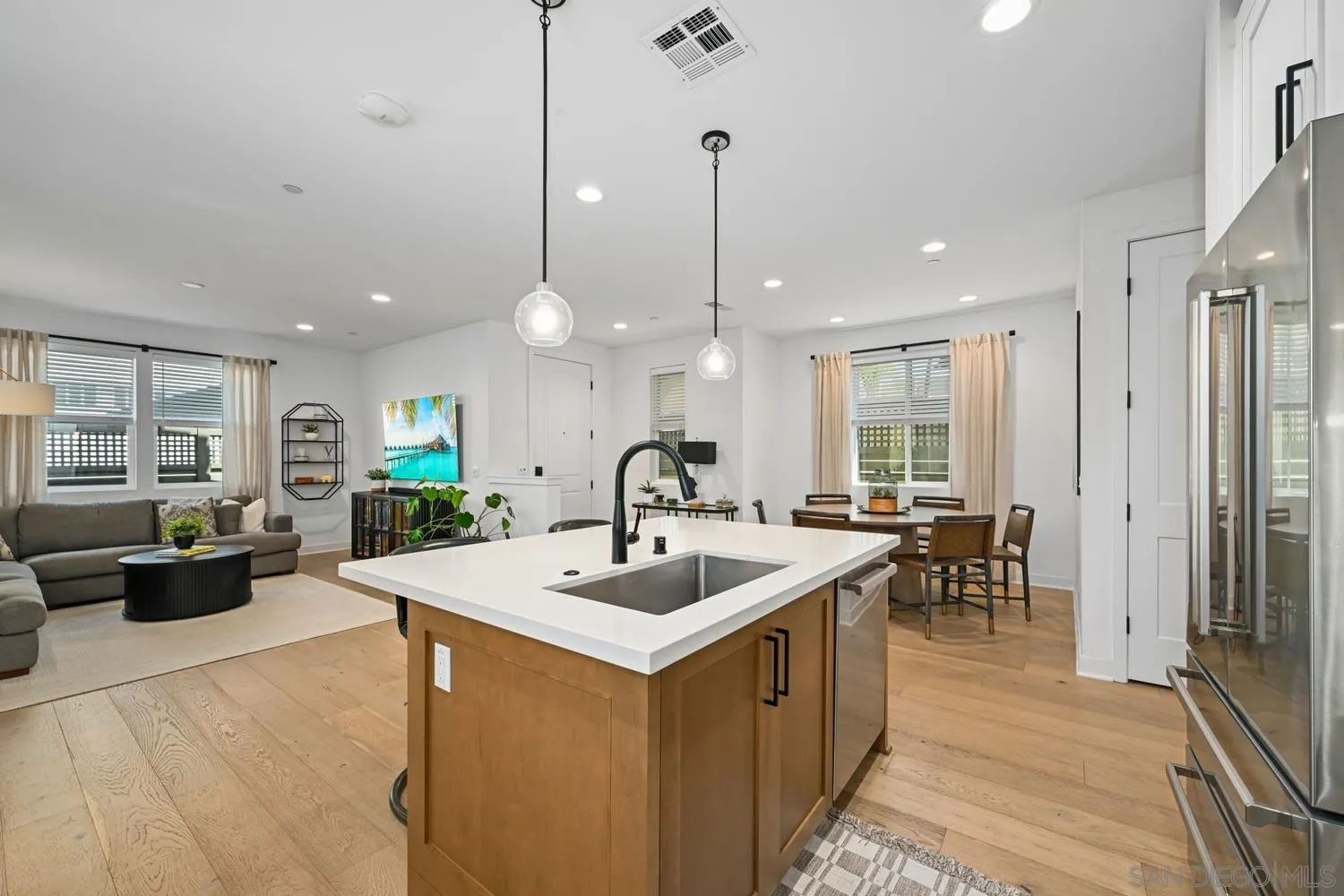 https://cdn.realtyfeed.com/cdn/127/260024394/0cbc368f2de85aa3559080a214db0b7a.webp