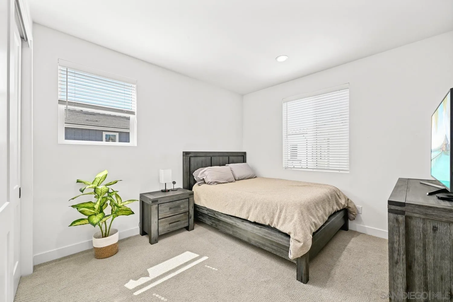https://cdn.realtyfeed.com/cdn/127/260024394/1c574986e71dbe4ed57212959c5d9b27.webp