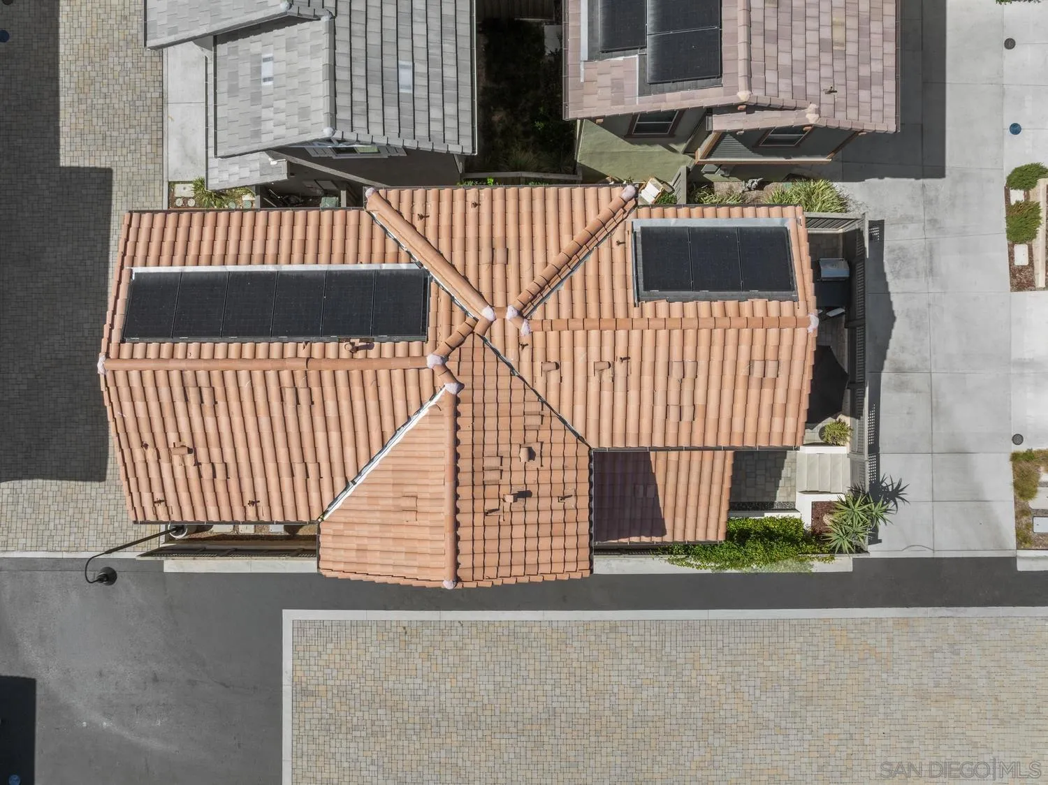 https://cdn.realtyfeed.com/cdn/127/260024394/4c0dc1dc00b51a577c1d689363dc292c.webp