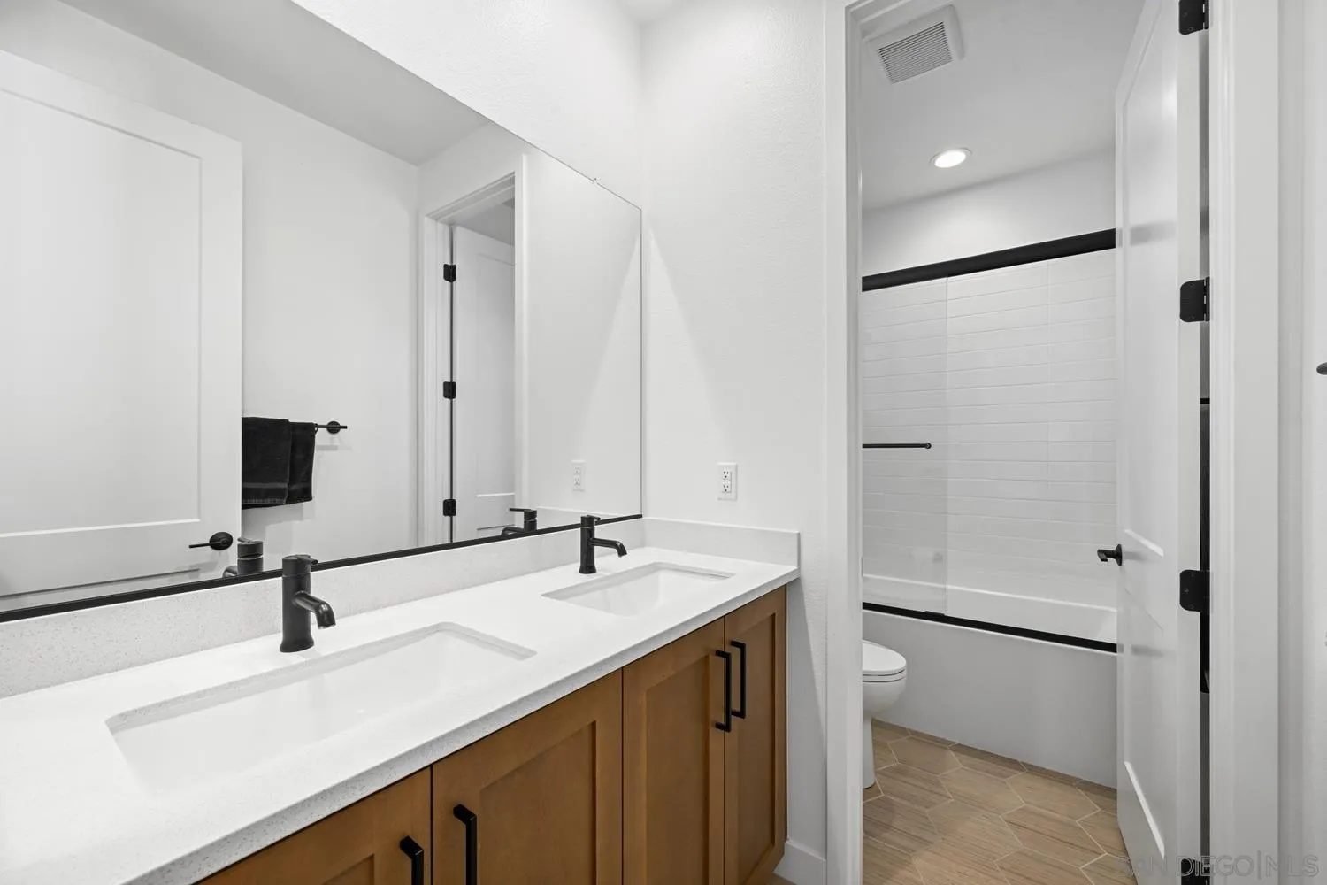 https://cdn.realtyfeed.com/cdn/127/260024394/4e6934fbba6fff40eff12b1cc7f12884.webp