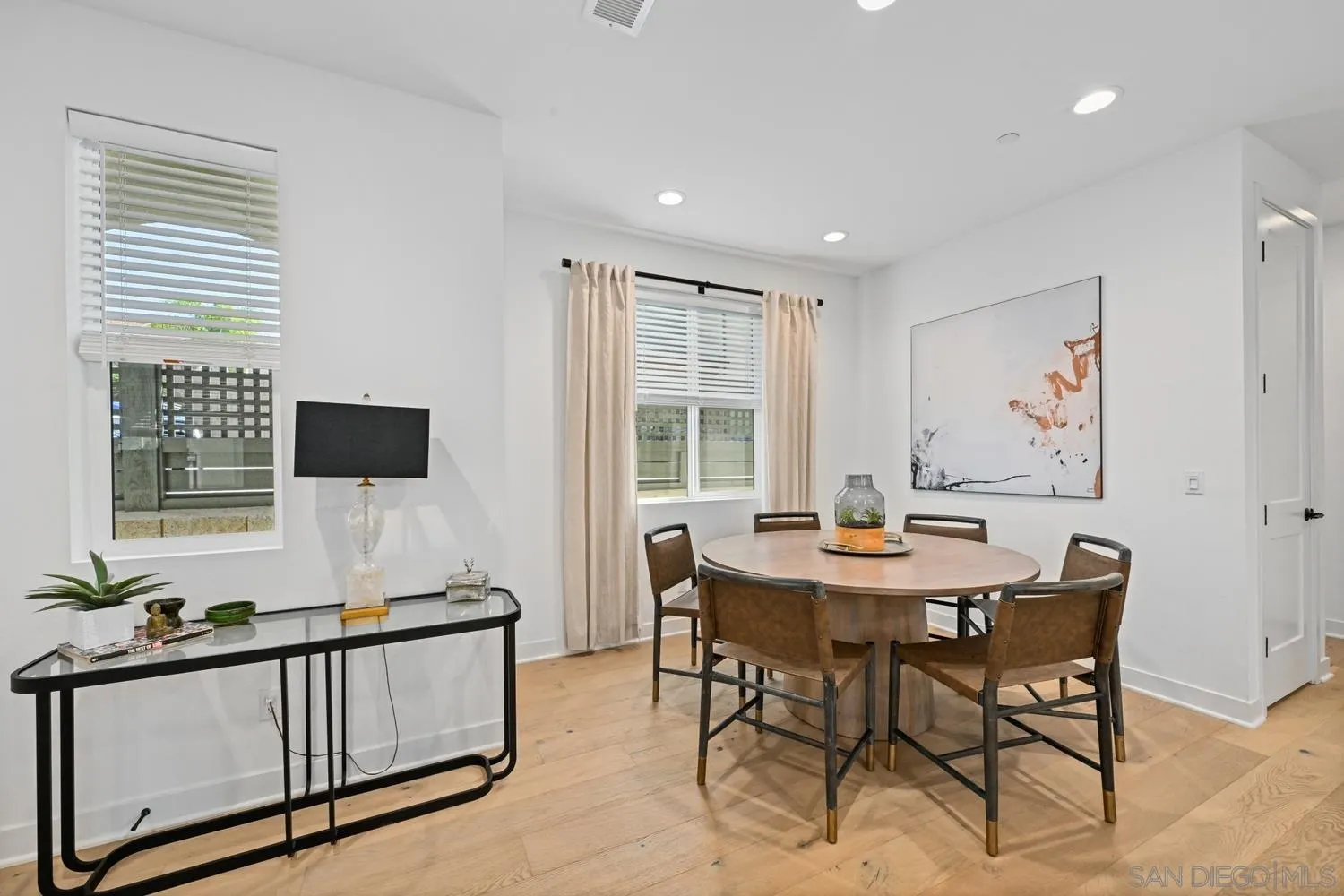 https://cdn.realtyfeed.com/cdn/127/260024394/633346557186e5c4dc5bb5514b0378ac.webp