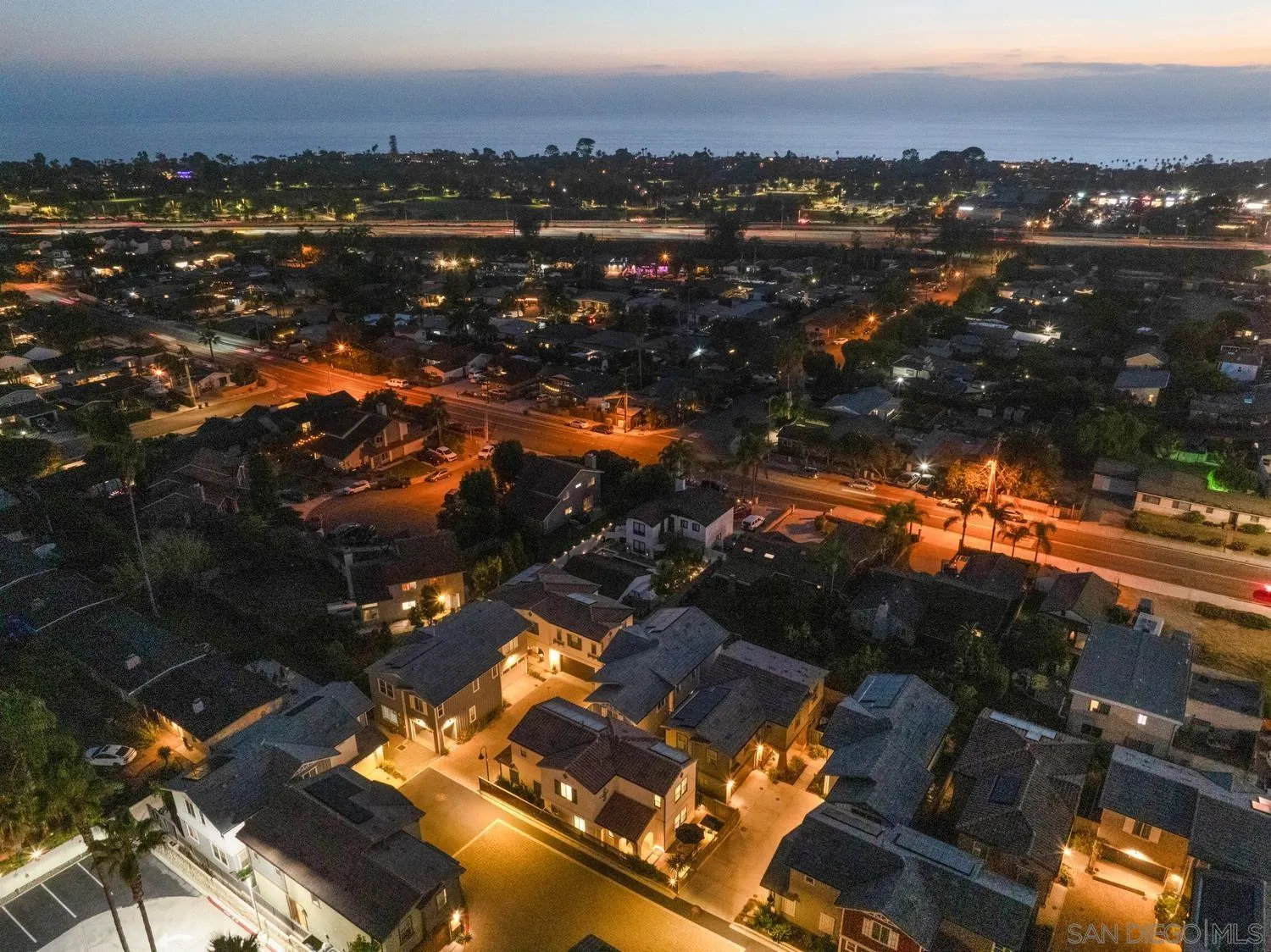 https://cdn.realtyfeed.com/cdn/127/260024394/c0aa6affdcfe41885af163e27e4ebee4.webp
