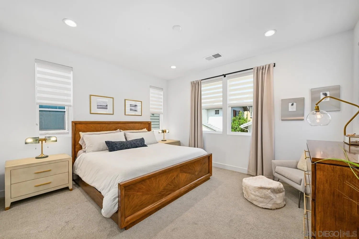 https://cdn.realtyfeed.com/cdn/127/260024394/e3c8078dc6474902cd361452d20c8bc2.webp