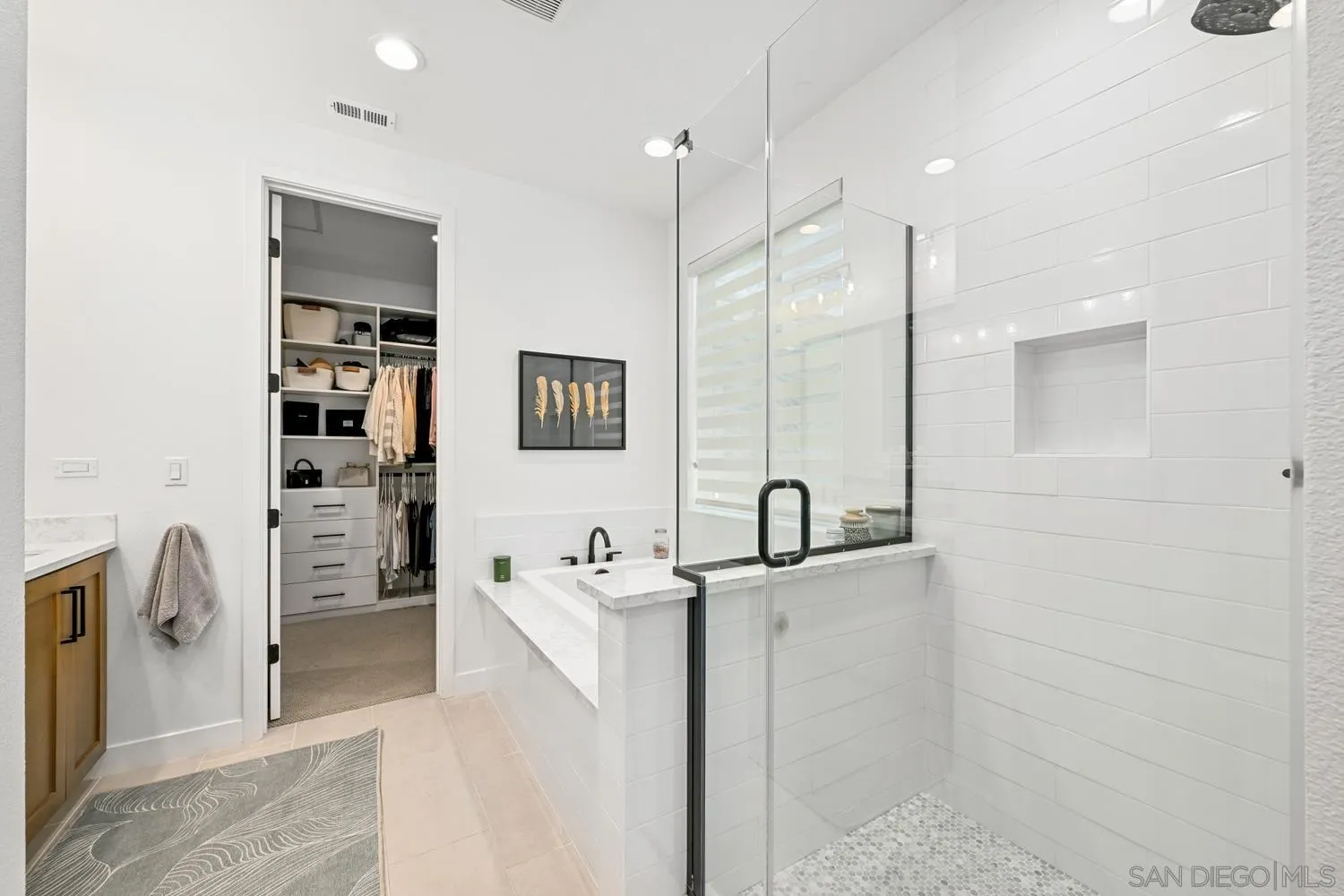 https://cdn.realtyfeed.com/cdn/127/260024394/fac4589229a9a786d9f11613f302ac4b.webp